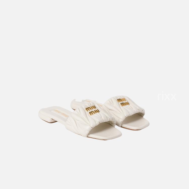 미우미우 마테라쎄 나파 가죽 슬라이드
