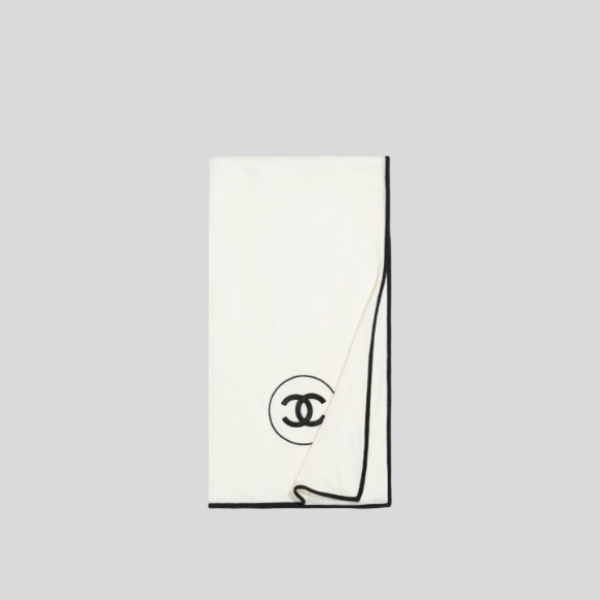 샤넬 클래식 실크 캐시미어 숄 화이트