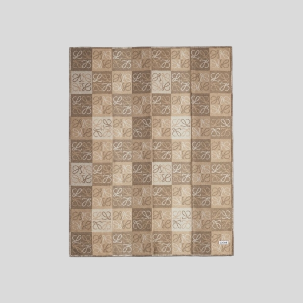 로에베 체커보드 블랭킷 숄 밀크티