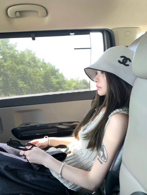 샤넬 메시 버킷햇 화이트 & 블랙