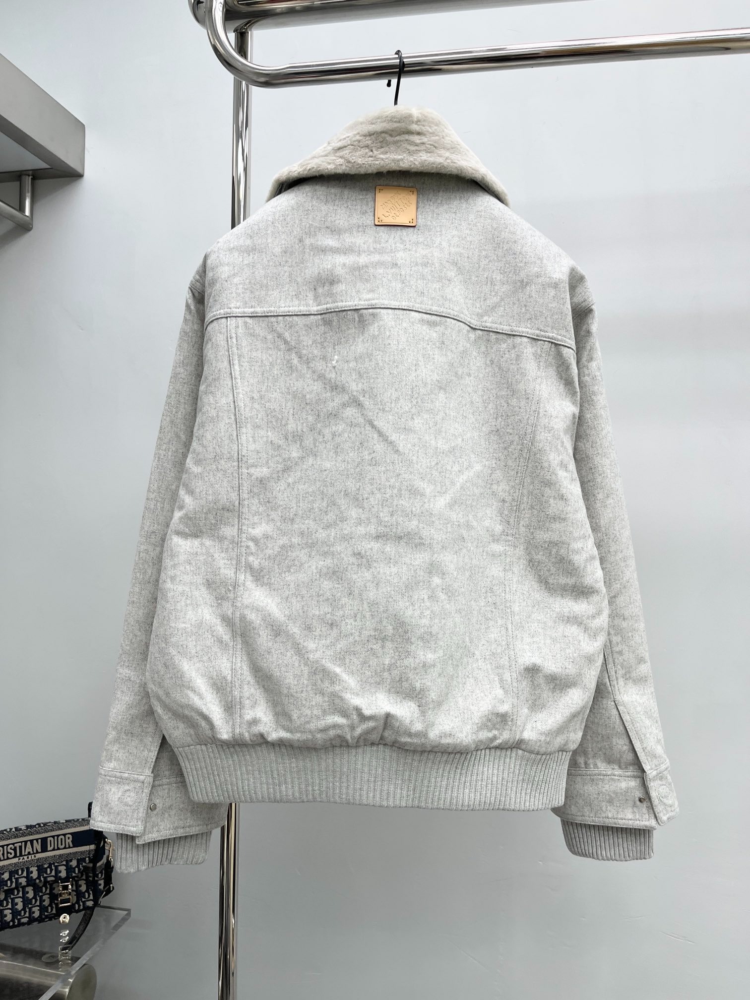 루*비통 25ss 신상 양털가죽 점퍼