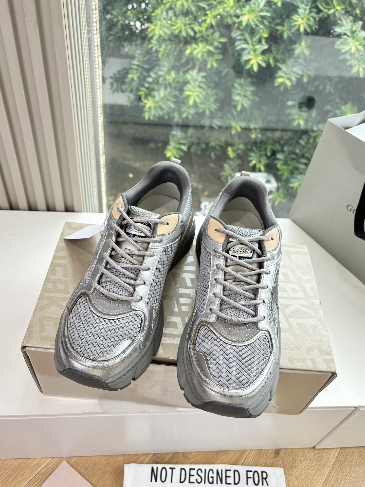 골*구스 로우탑 스니커즈