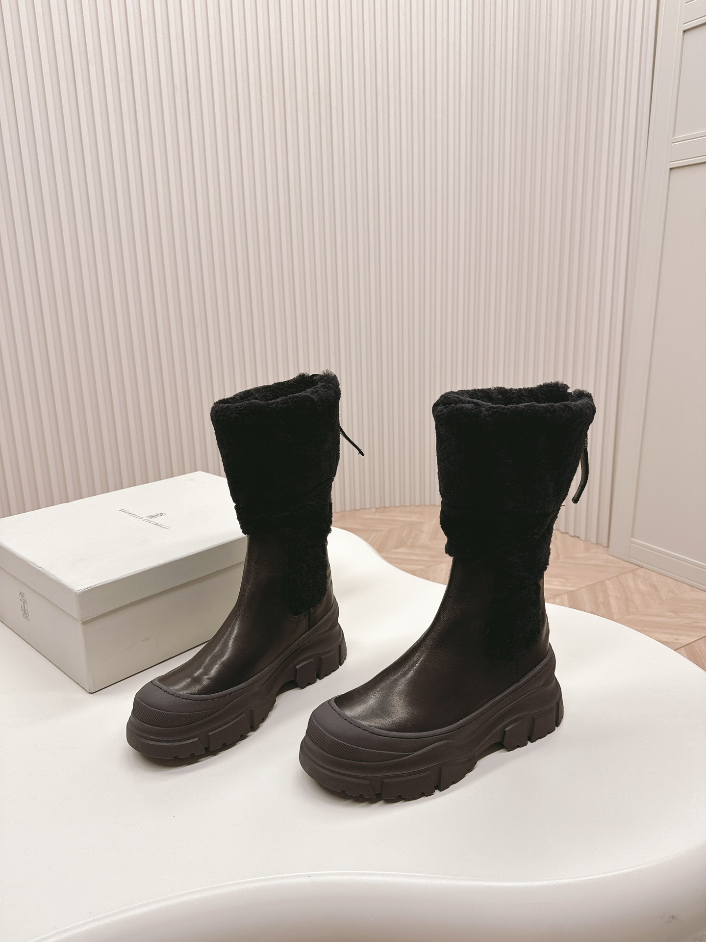 브*넬리 쿠치넬로 신상 부츠