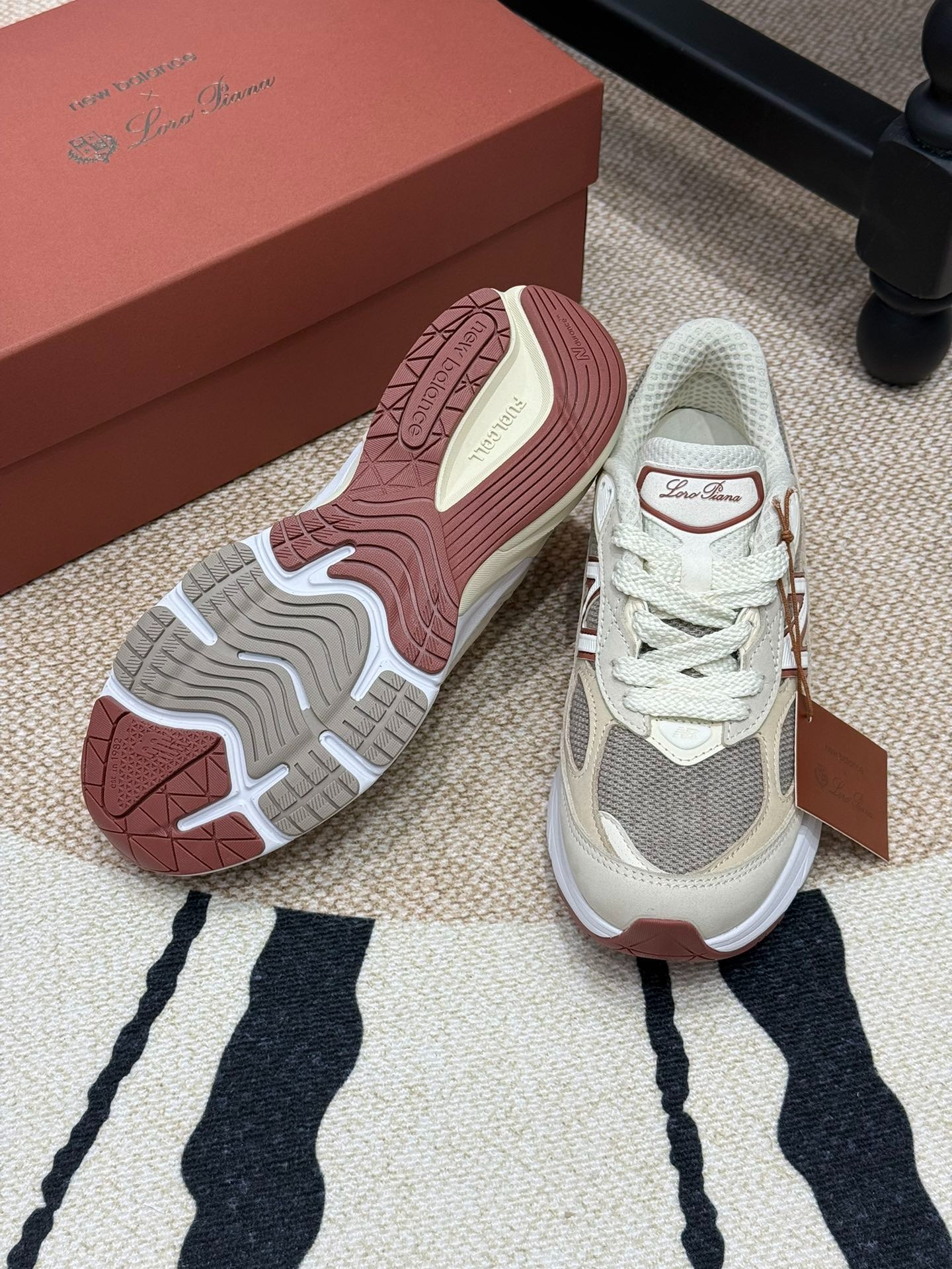 로*피아나 x 뉴*란스 콜라보 스니커즈