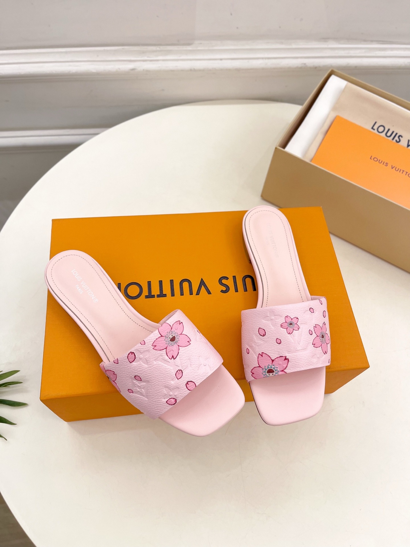 루*비통 25 봄 프리미엄 NEO REVIVAL 슬리퍼