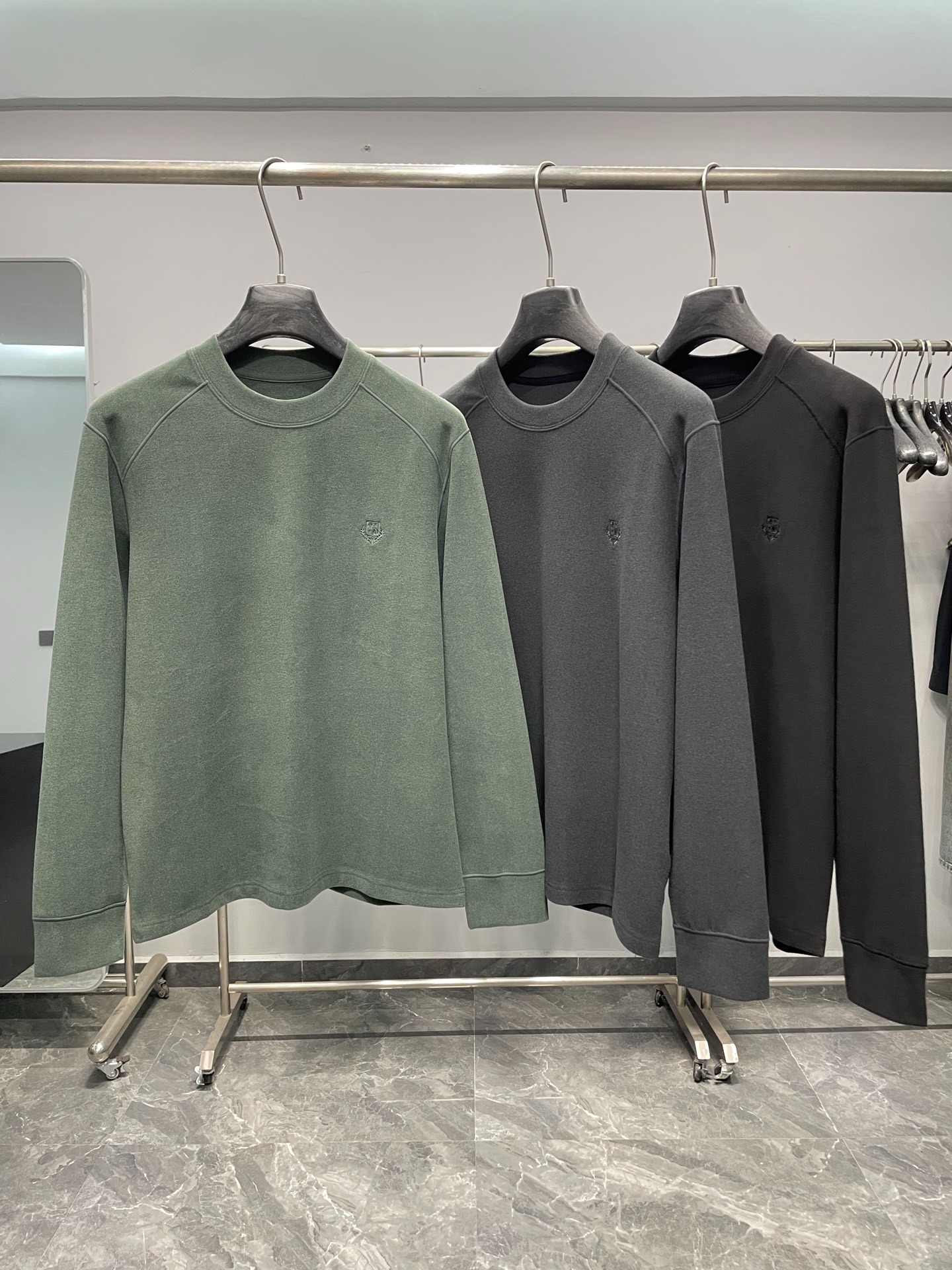 로*피아나 25FW 신상 스웨이드 라운드넥 티셔츠