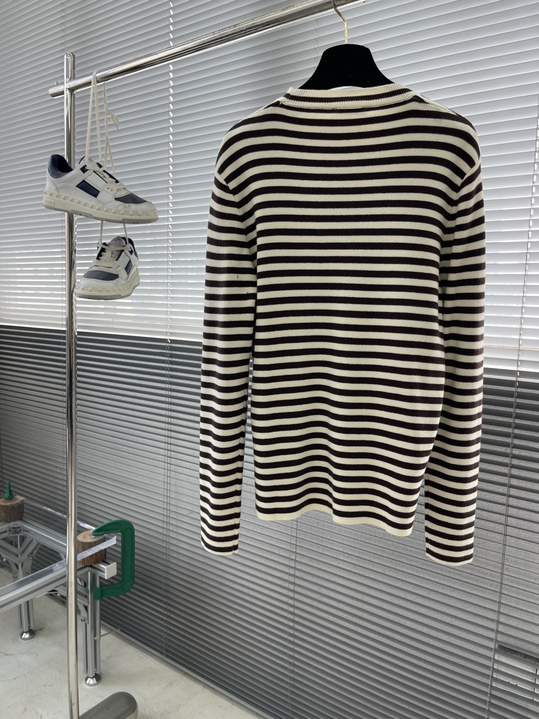 프*다 단가라 자수 라운드 니트