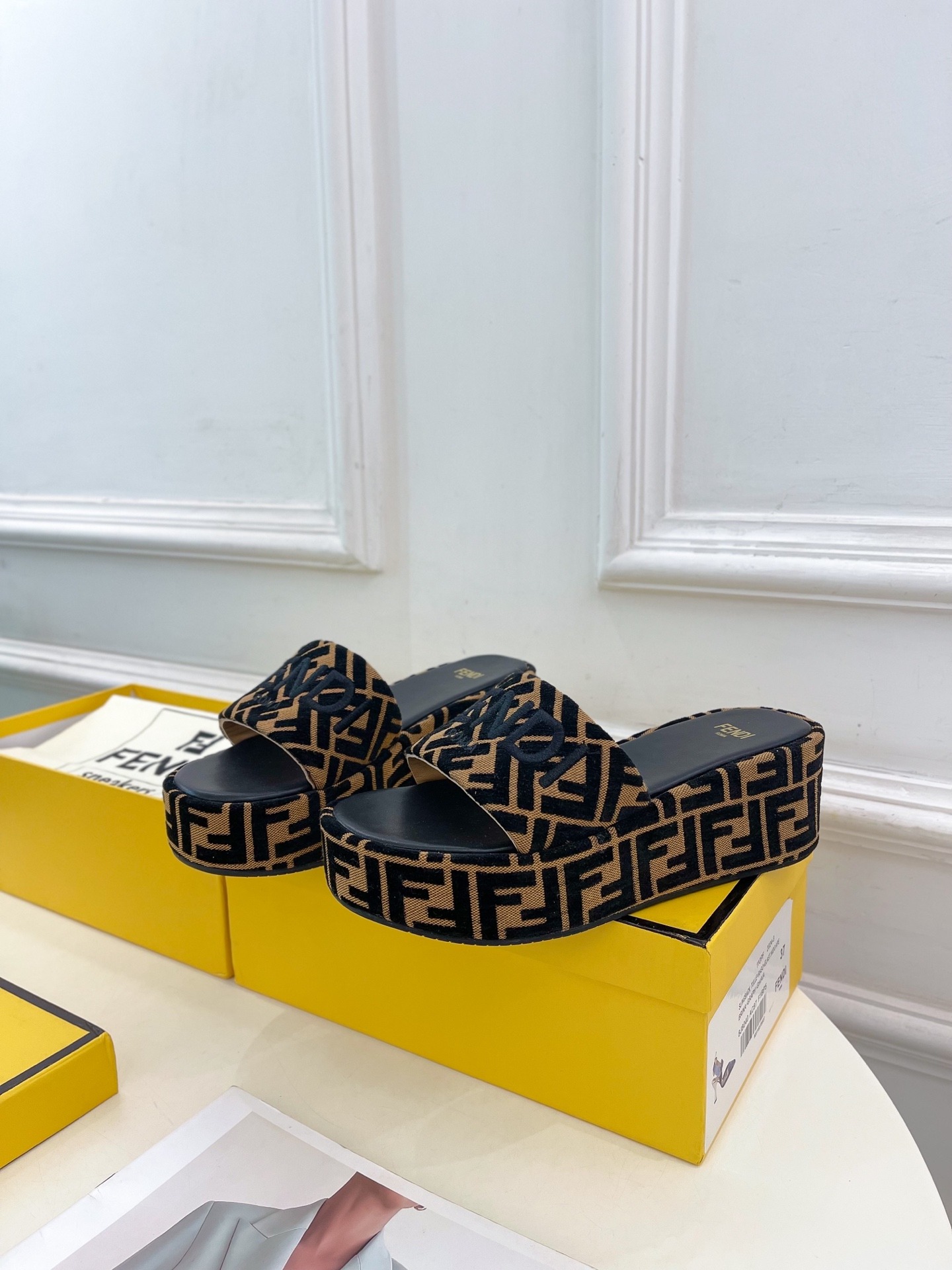 펜* 25 플랫폼 슬리퍼 라인