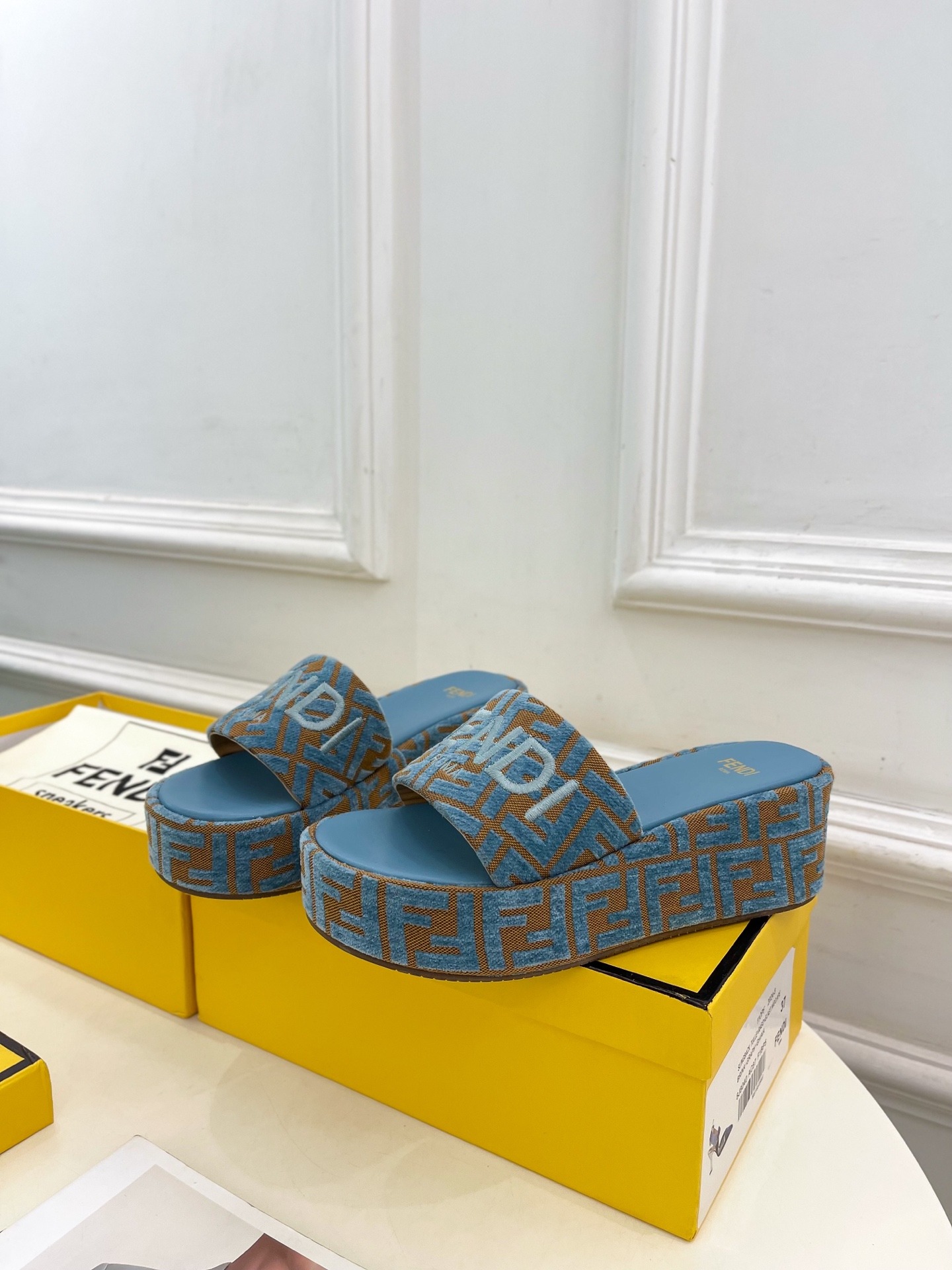 펜* 25 플랫폼 슬리퍼 라인