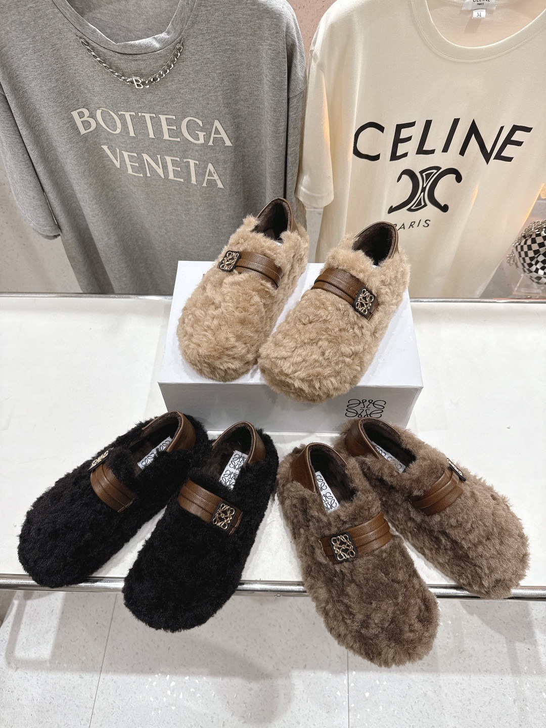 로*베 25ss 신상 퍼 플랫 슈즈