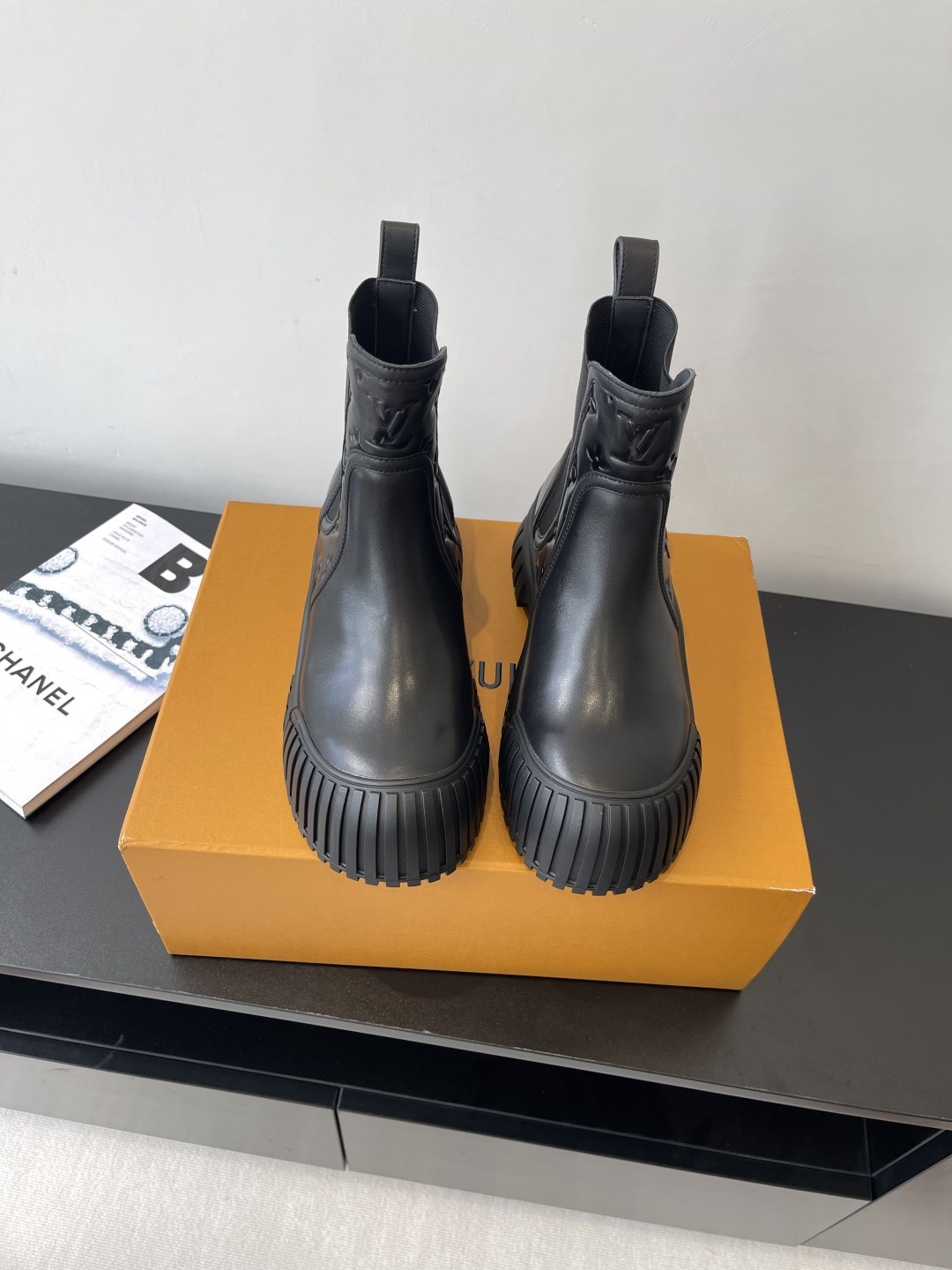 루*비통 플랫 첼시 앵클부츠