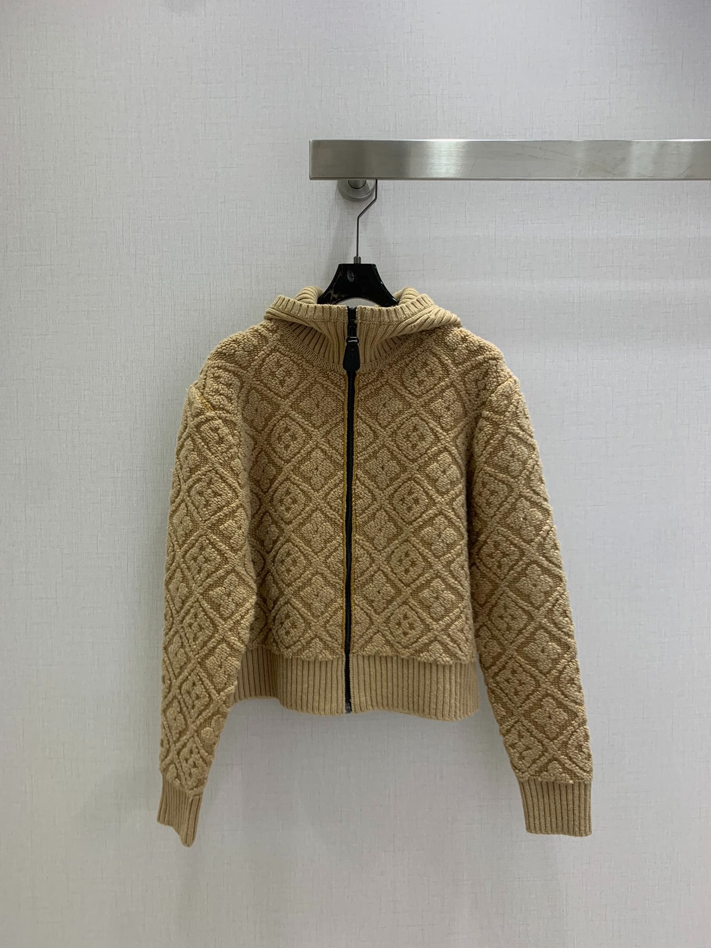 루*비통 25년 신상 아가일 후드 니트 점퍼