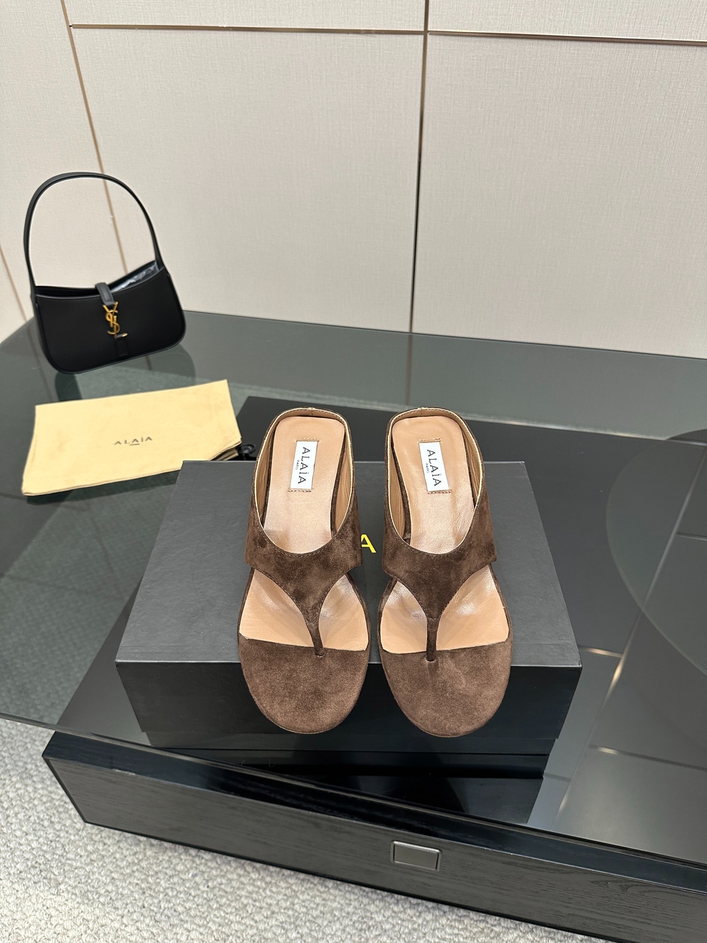 알*이아 큐빅 통굽웨지 슬리퍼