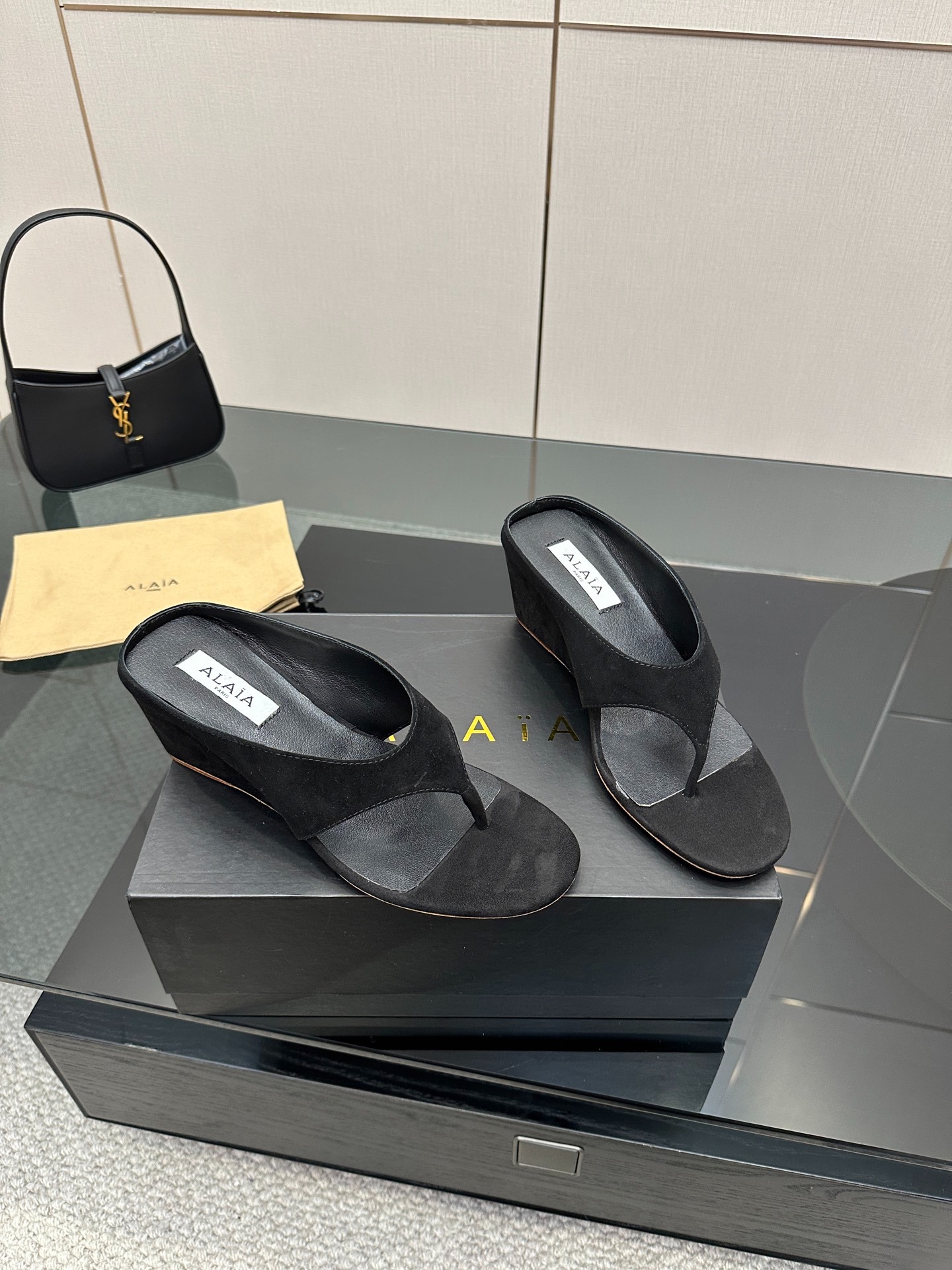 알*이아 큐빅 통굽웨지 슬리퍼