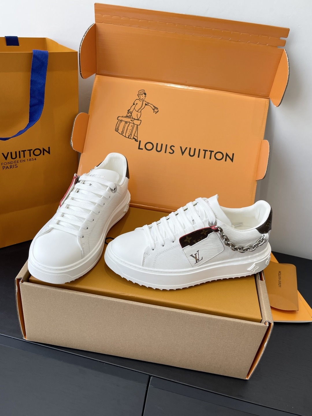 루*비통 25ss 뉴 올드체인 플랫슈즈