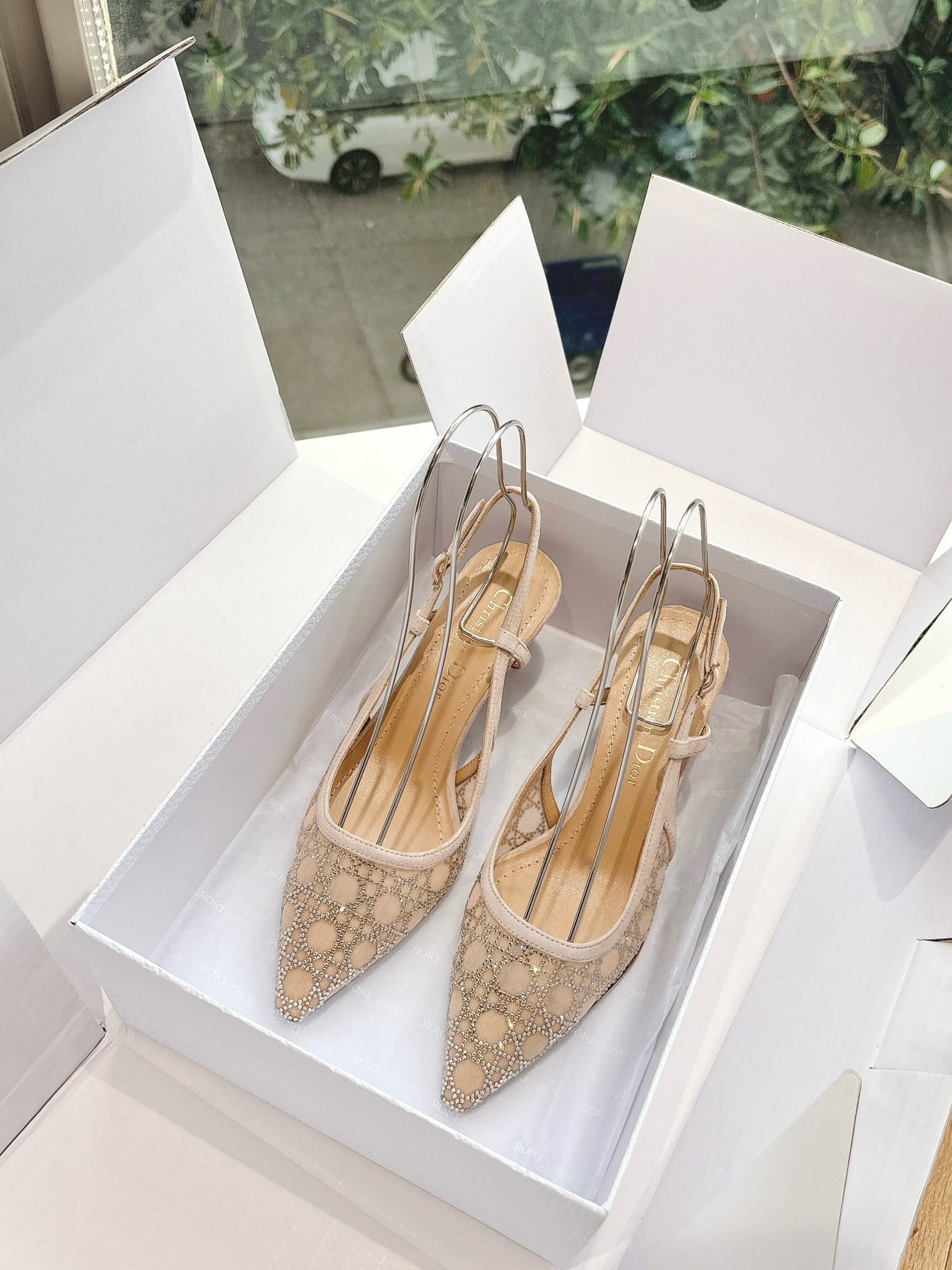 디* 2025 봄 신상 비치자수 샌들 슬리퍼