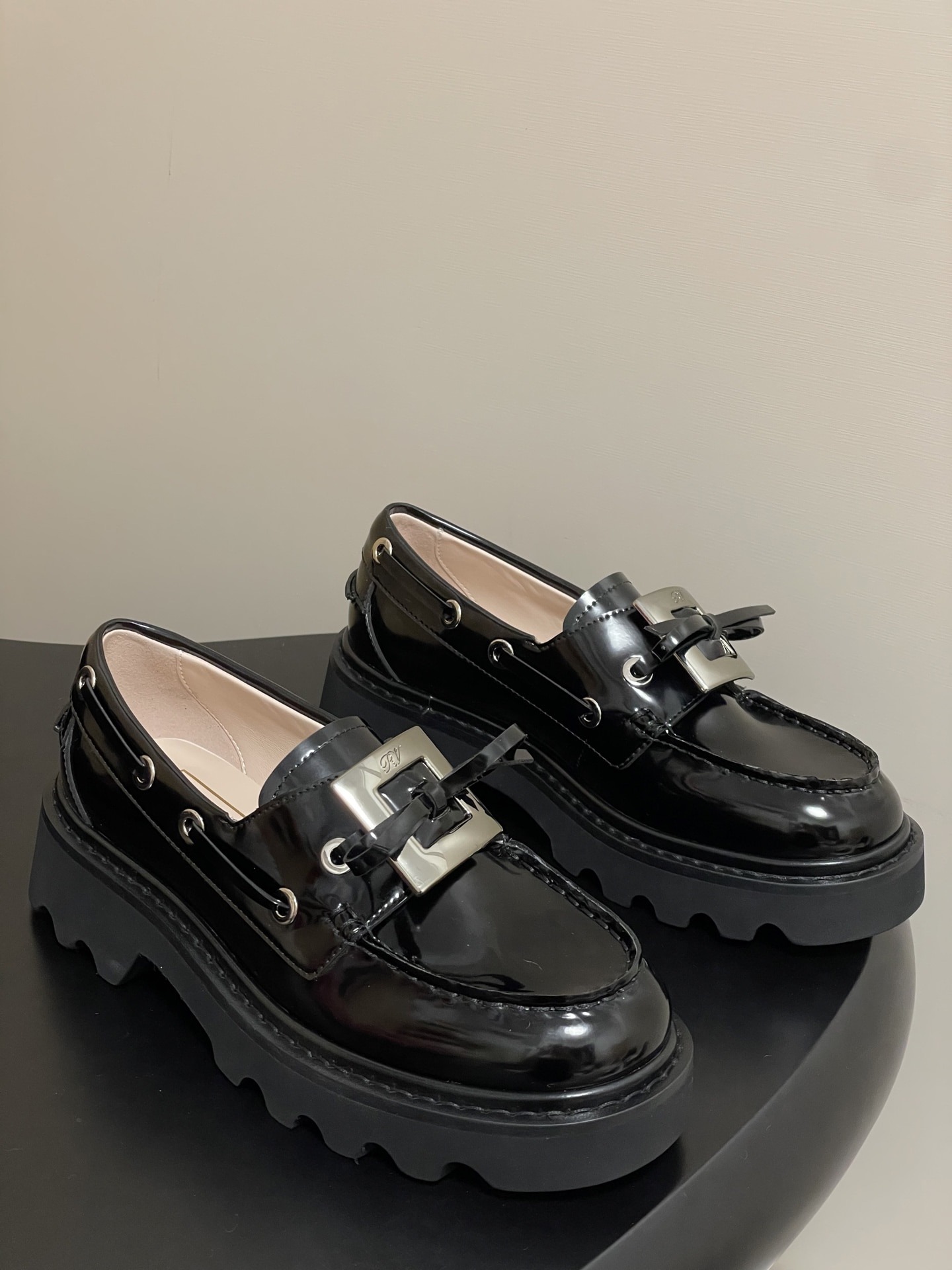 로*비비에 25 이른 가을 신상 로퍼