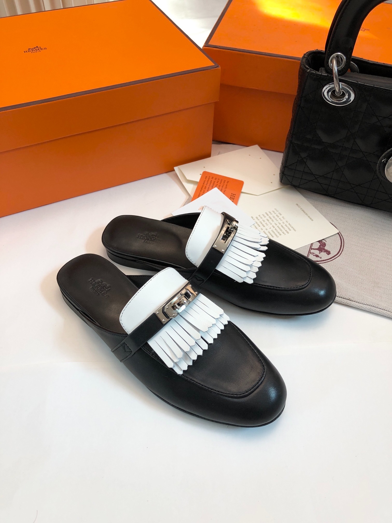 에*메스 2025 H 클래식 켈리뮬러 세미슬리퍼 태슬타입