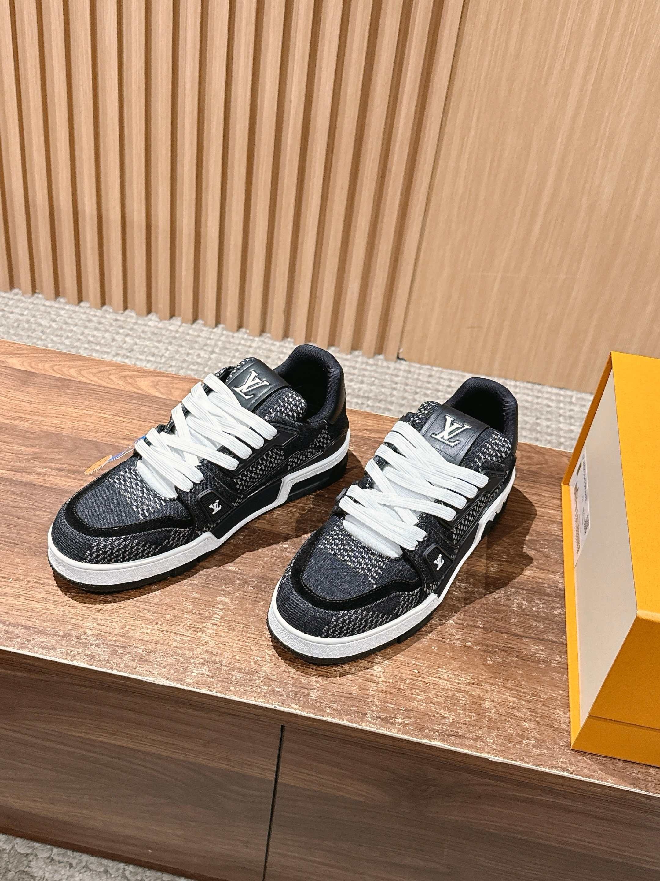 루*비통  스니커즈