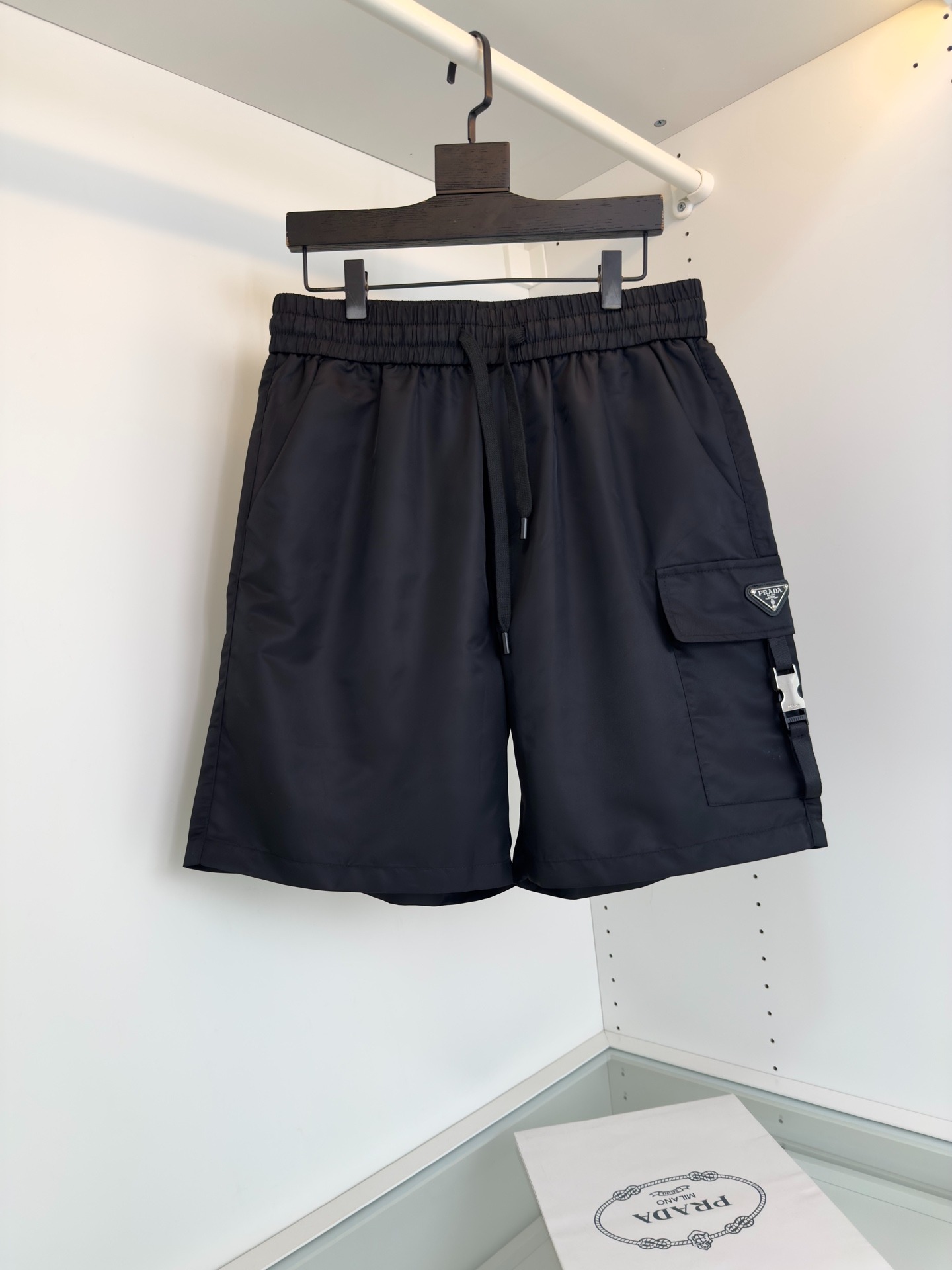 프*다 2025 원포켓 삼각로고 캐주얼 팬츠