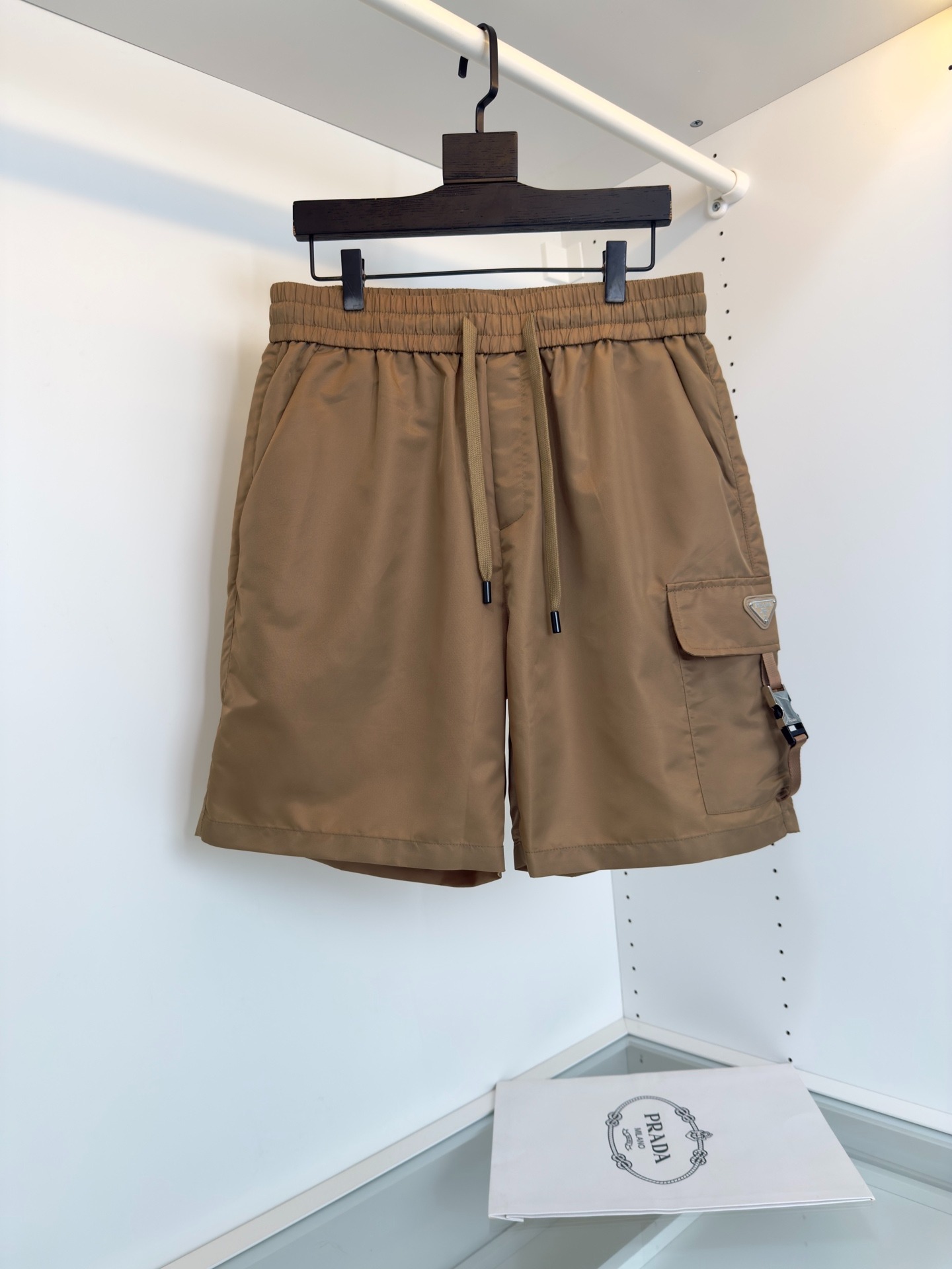 프*다 2025 원포켓 삼각로고 캐주얼 팬츠