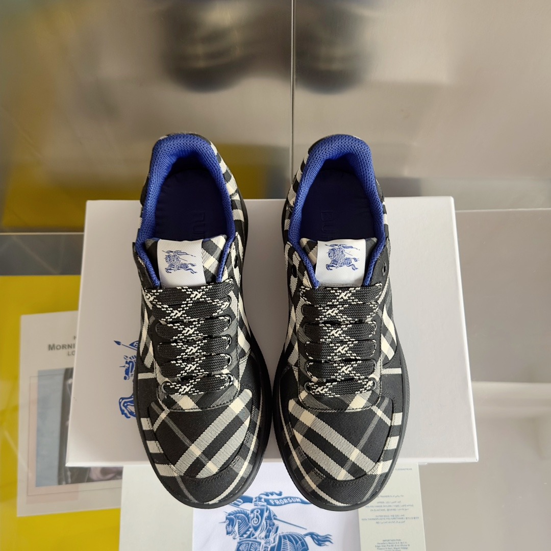 버*리 24SS 체크 테라스 남성 스니커즈