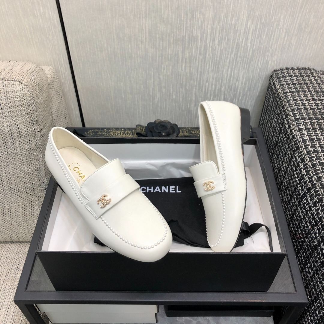 샤*  2025 크림슨 로퍼