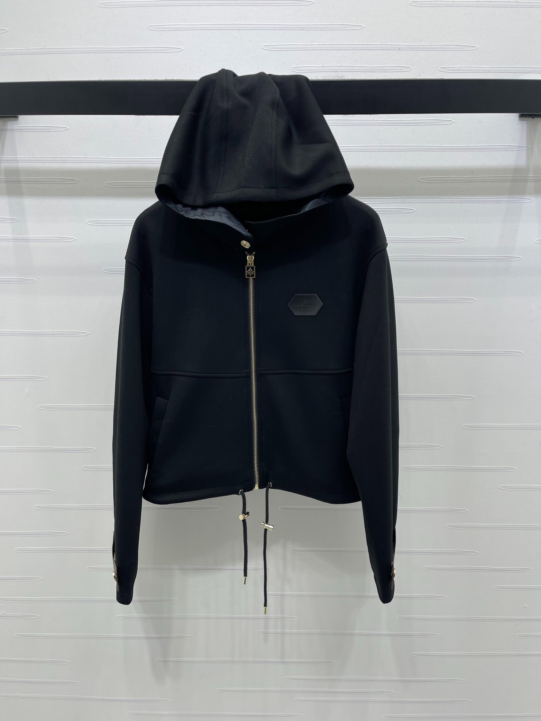 루*비통 25년 신상 후드 집업 점퍼