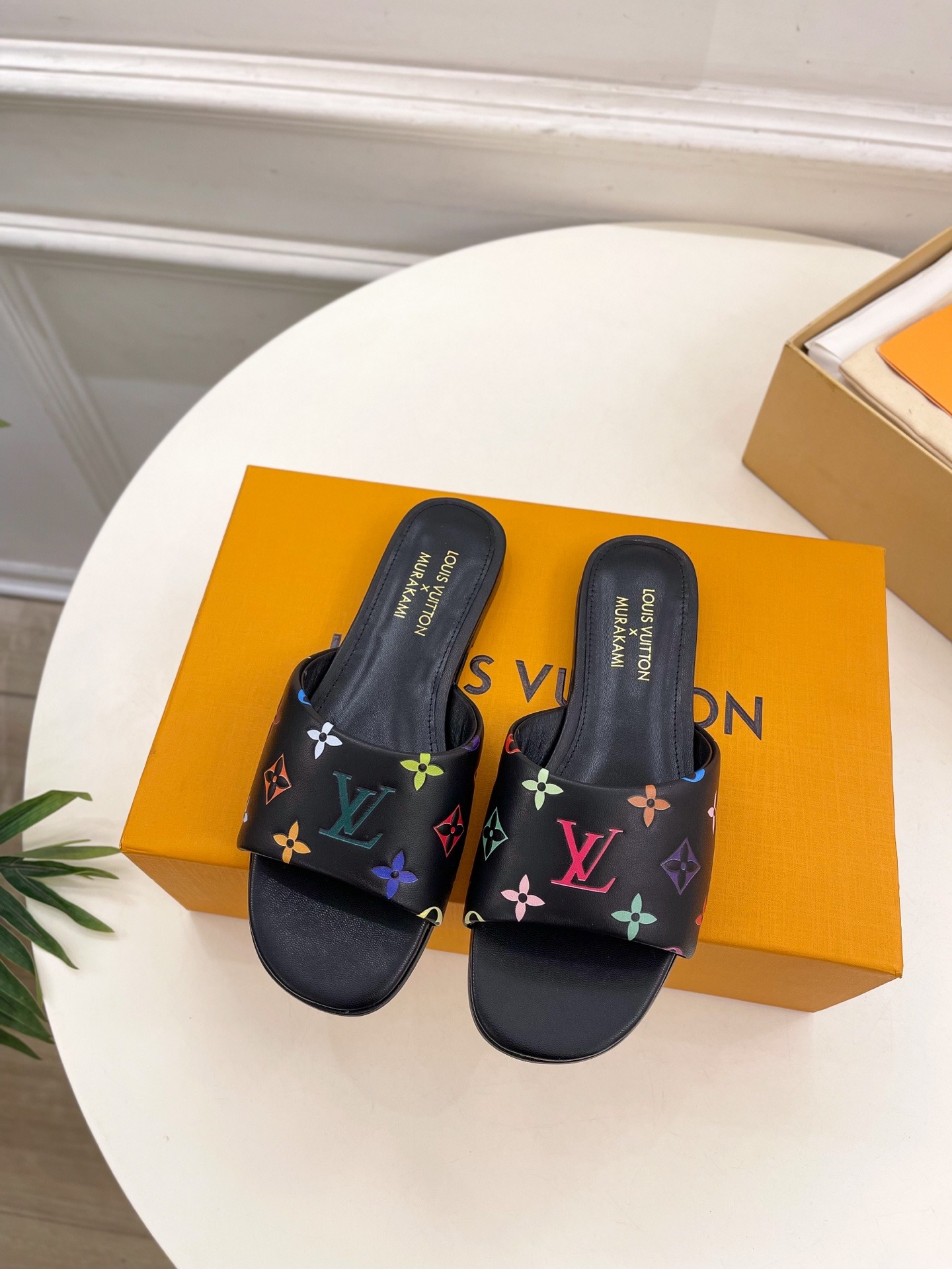 루*비통 25 신상 프리미엄 삼색 엠보싱 플랫 하드탑