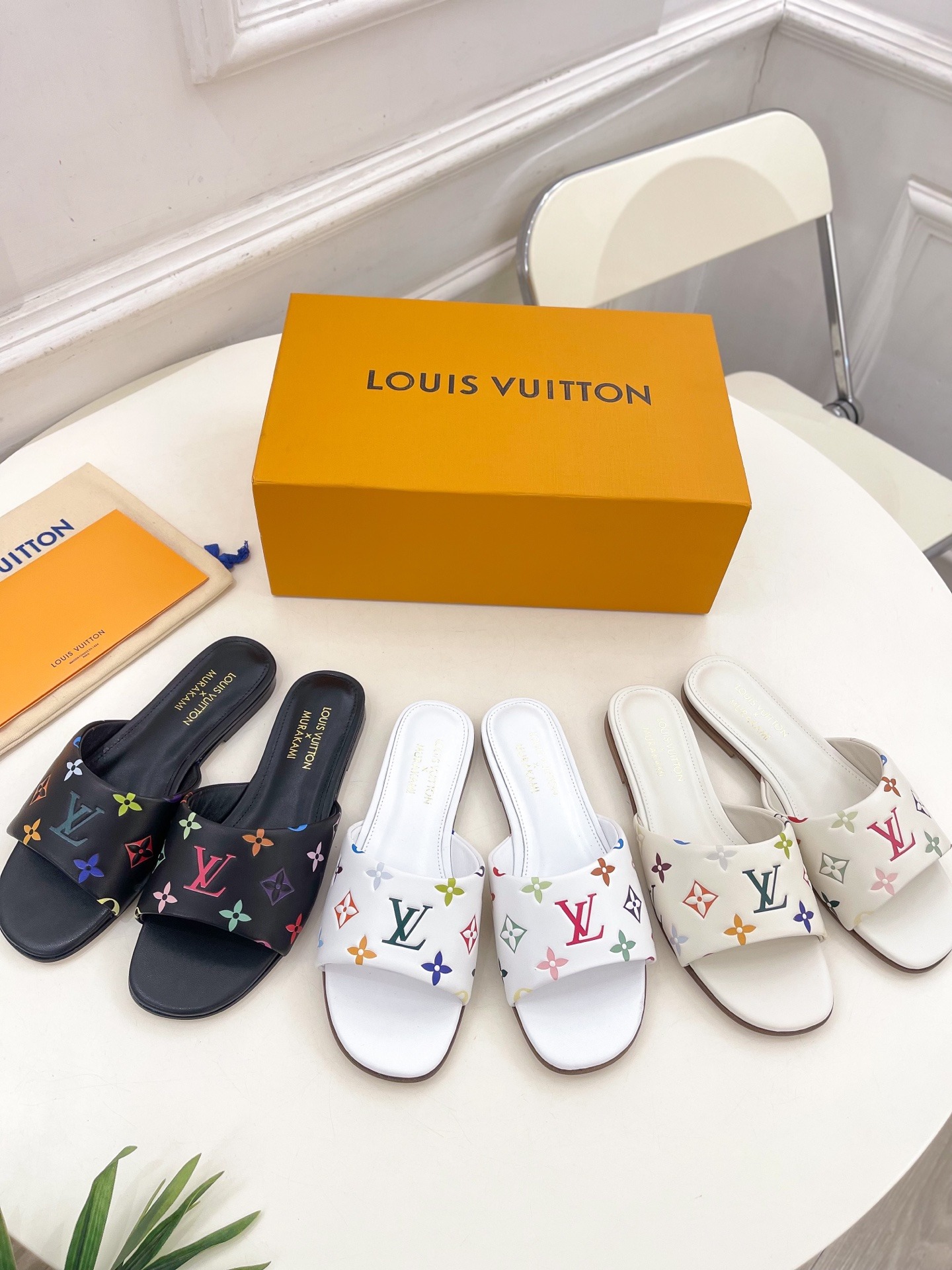 루*비통 25 신상 프리미엄 삼색 엠보싱 플랫 하드탑