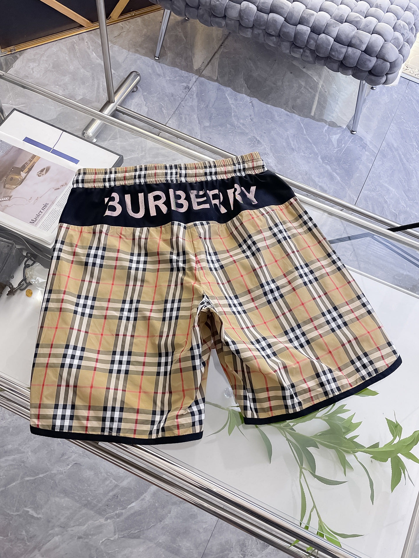 버*리 25 여름 신상 남성 캐주얼 반바지
