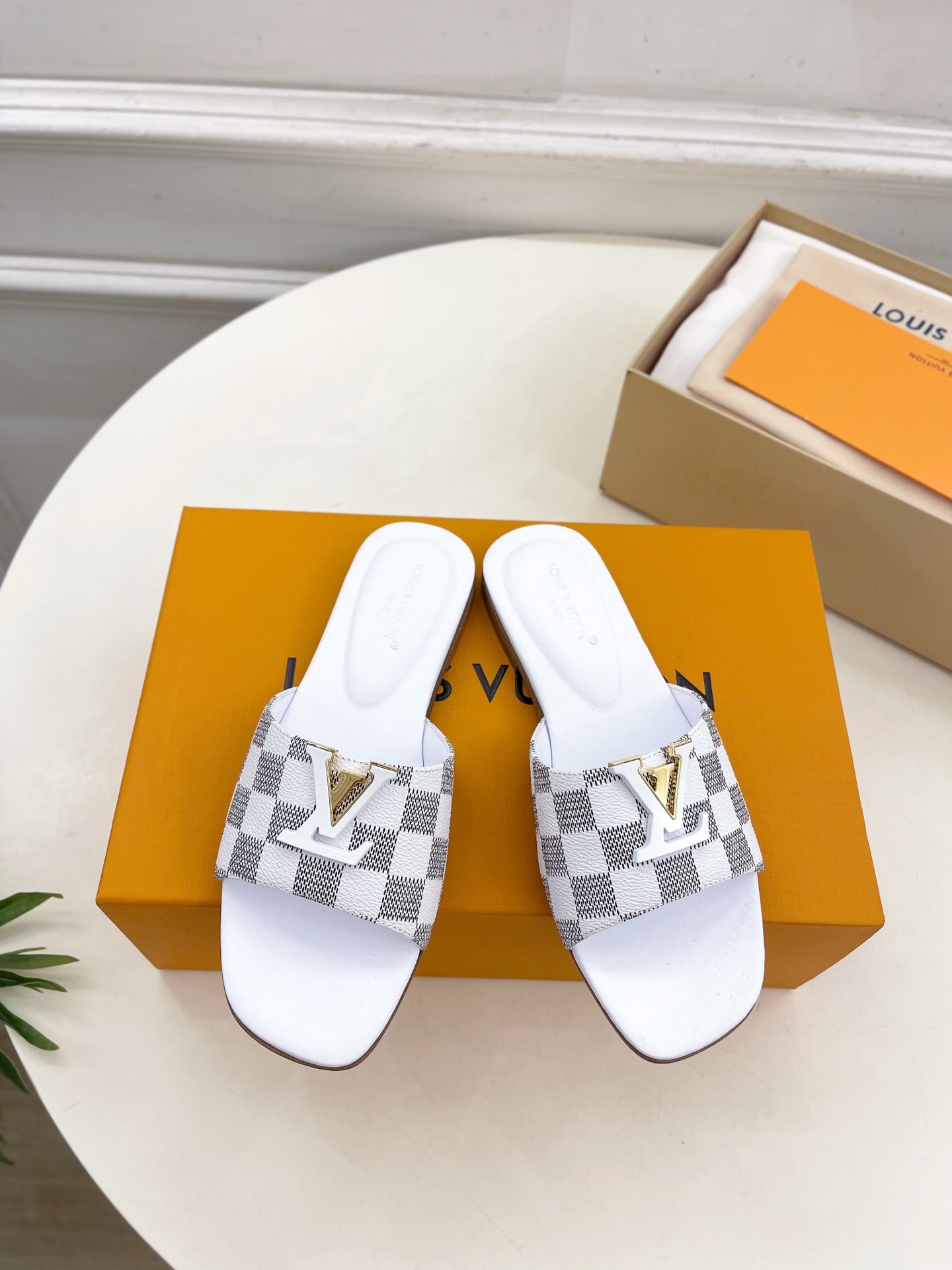 루*비통 25 클래식 체크 플랫 슬리퍼