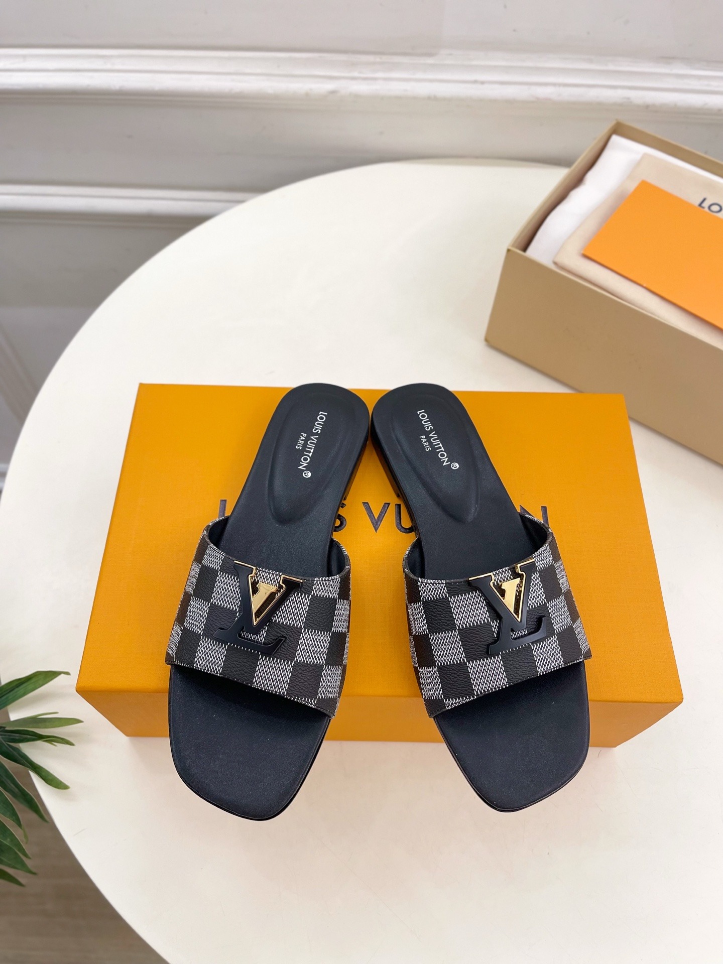 루*비통 25 클래식 체크 플랫 슬리퍼
