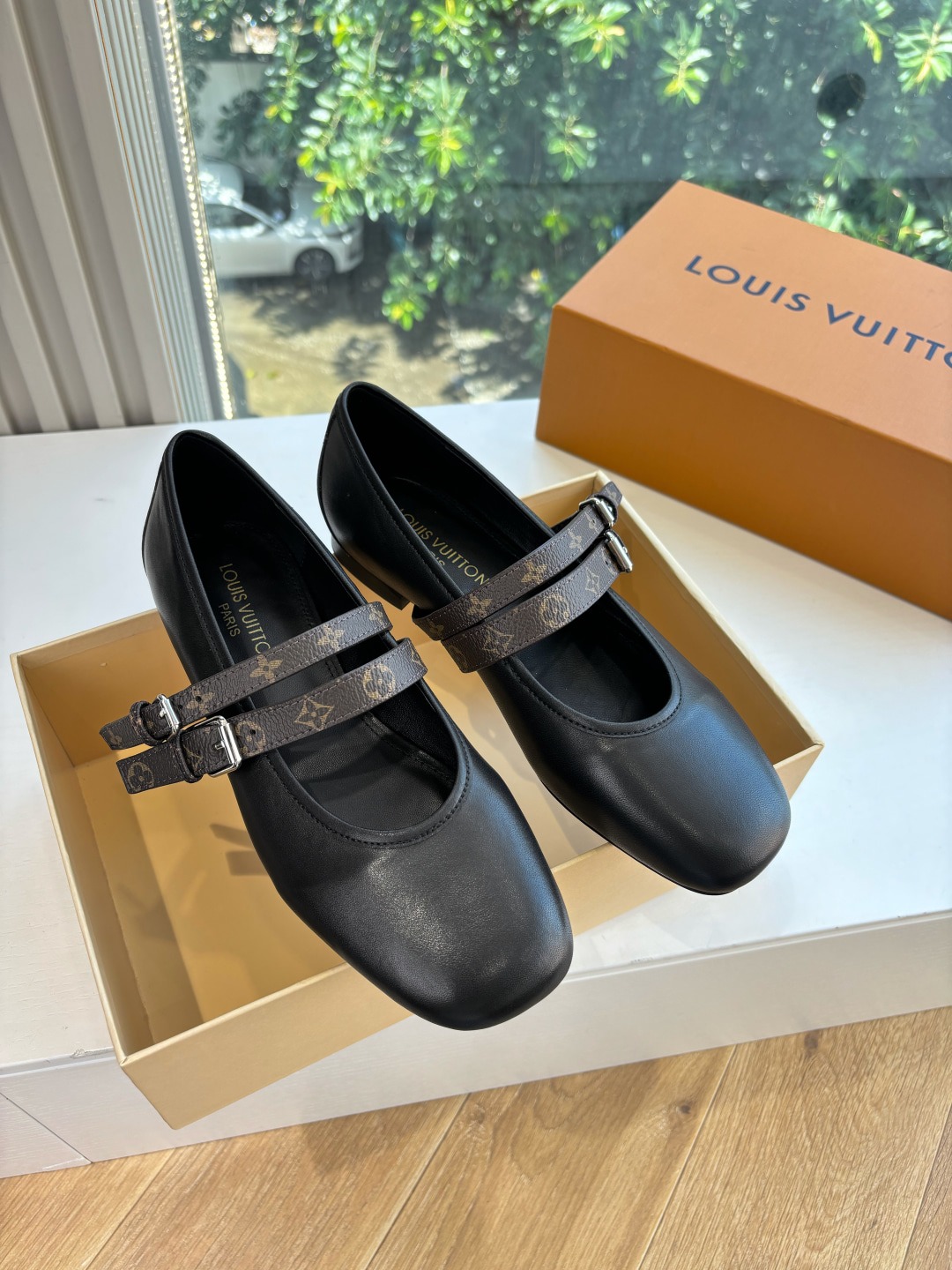 루*비통 무라카미 타카시 콜라보 체리 샌들