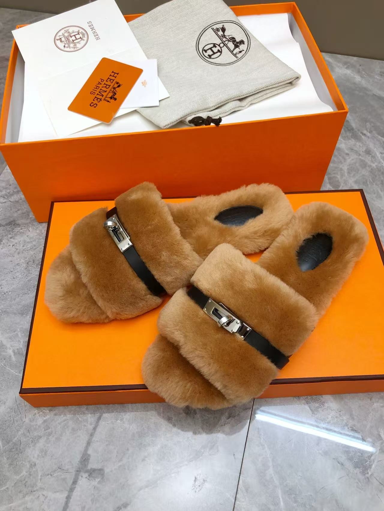 에*메스 신상 퍼 슬리퍼