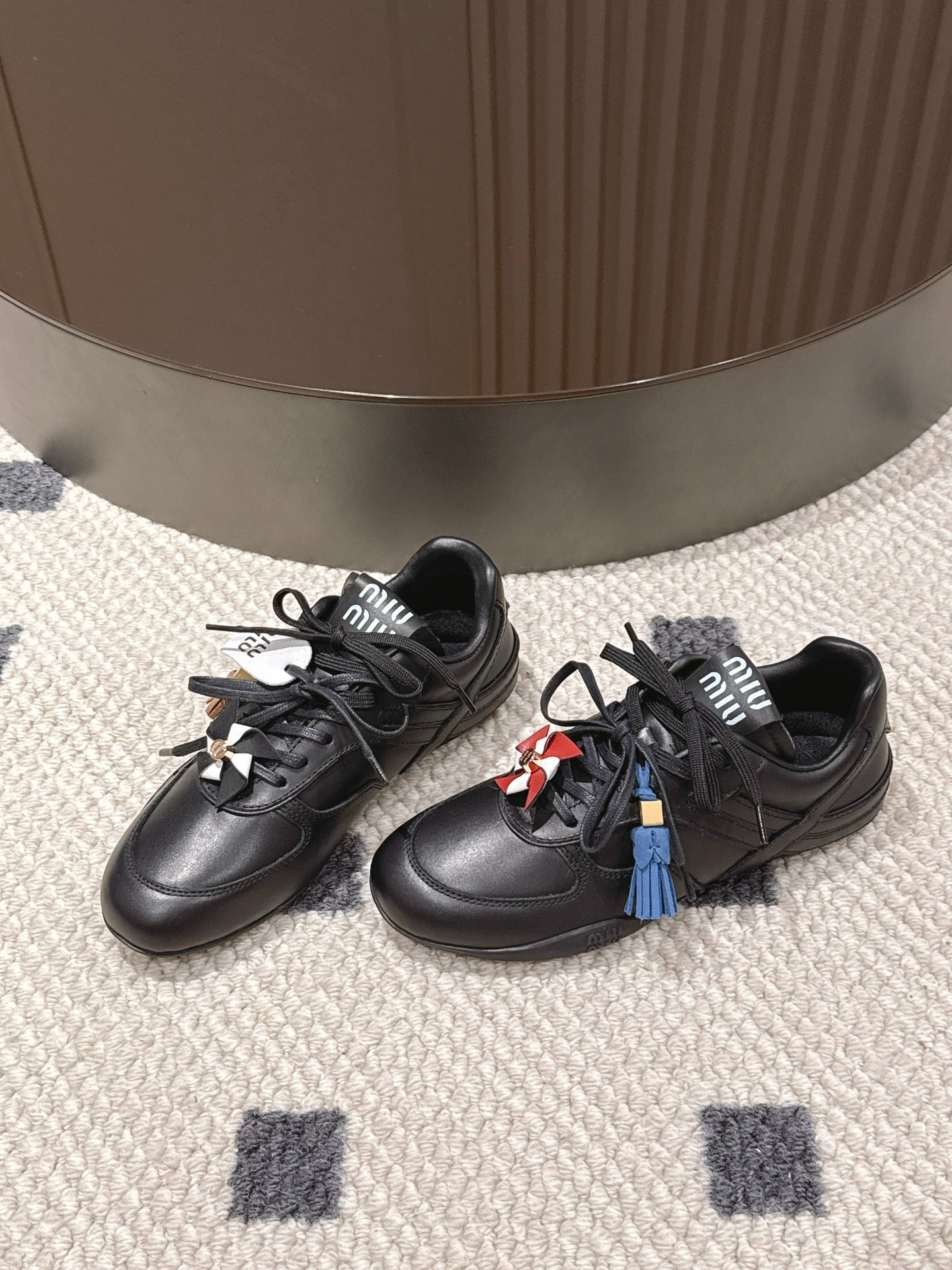 미*미* 신상 송아지 가죽 스니커즈