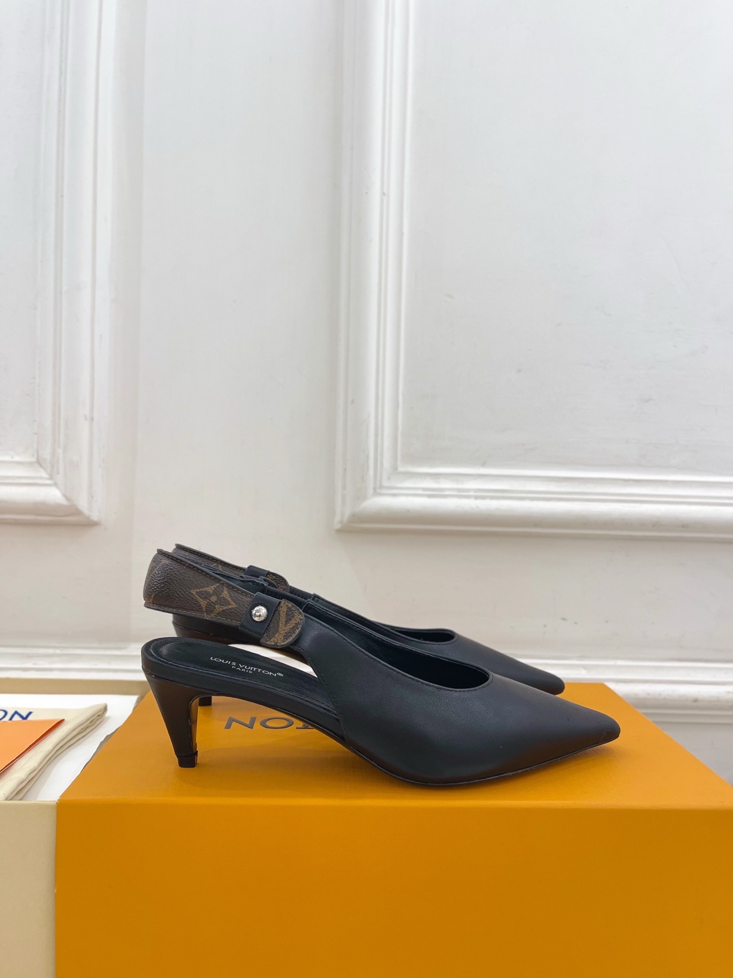 루*비통 25 신상 슬링백 힐
