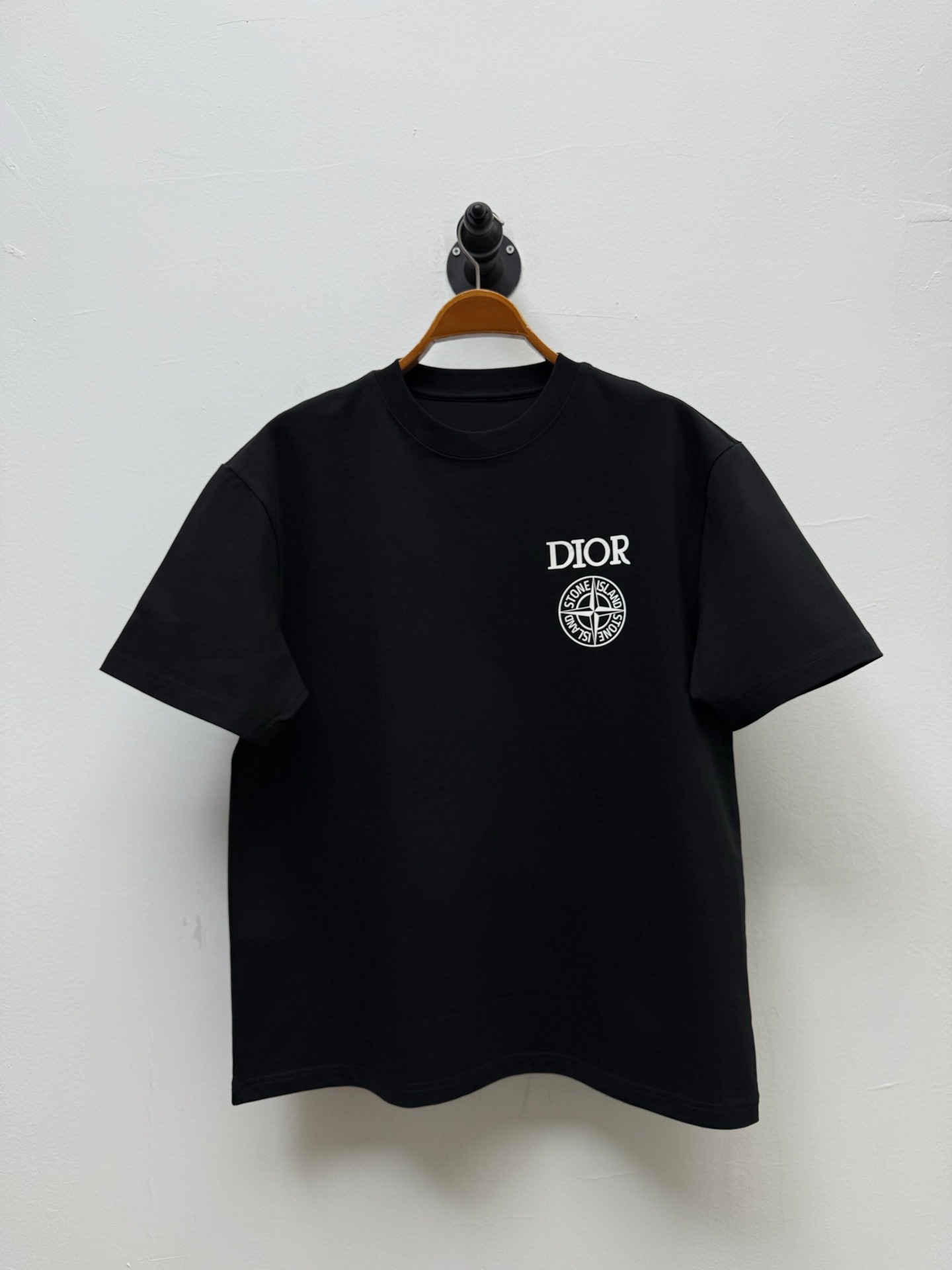 디* 섬과 콜라보 로고 프린트 티셔츠