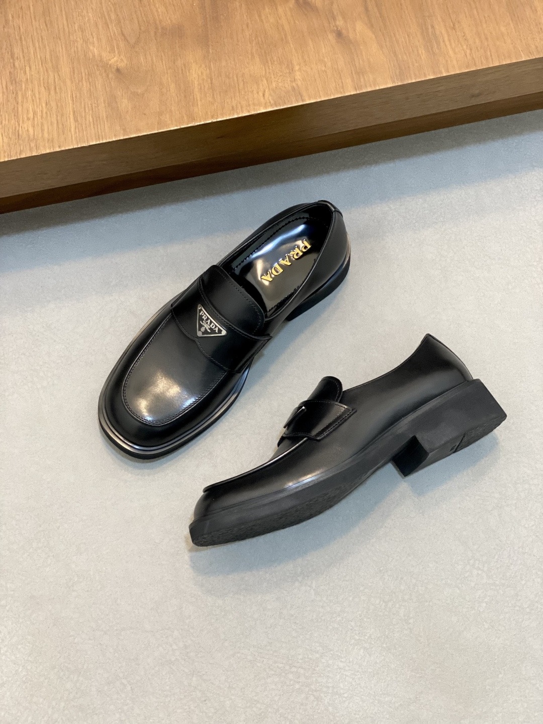 프*다 신상 캐주얼 레더 로퍼