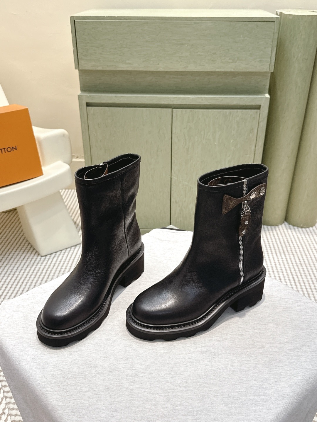 루*비통 25 신상 앵클부츠 워커