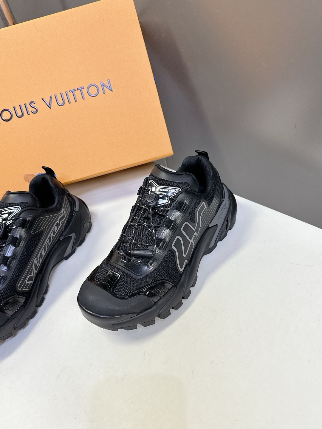 루*비통 25 최신 스니커즈