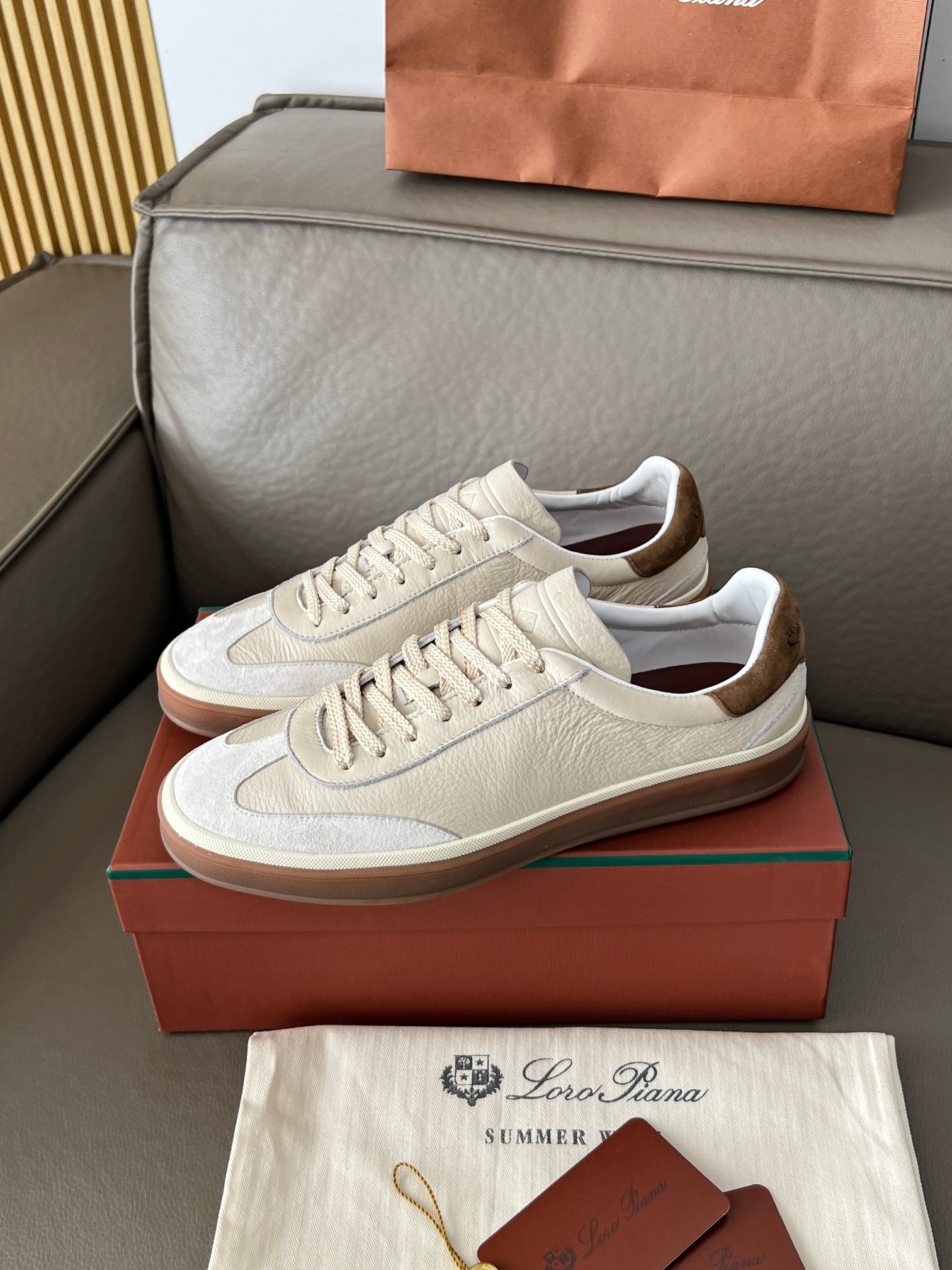 로*피아나 트레이닝화 남녀공용