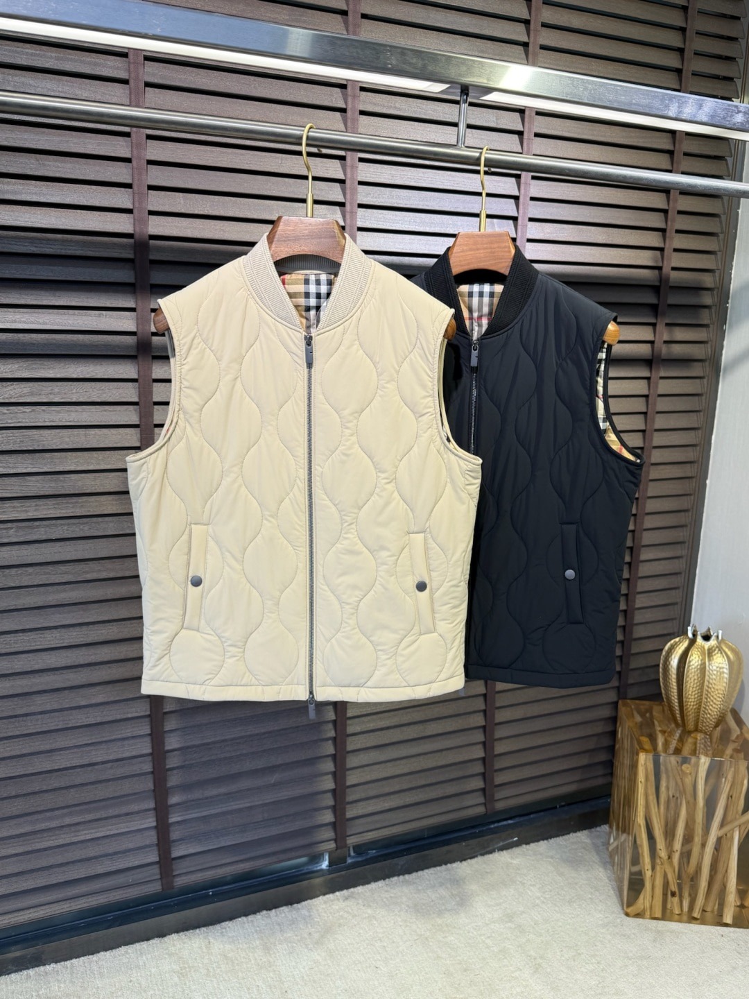 버*리 FW2025 신상 야구넥 패딩 조끼