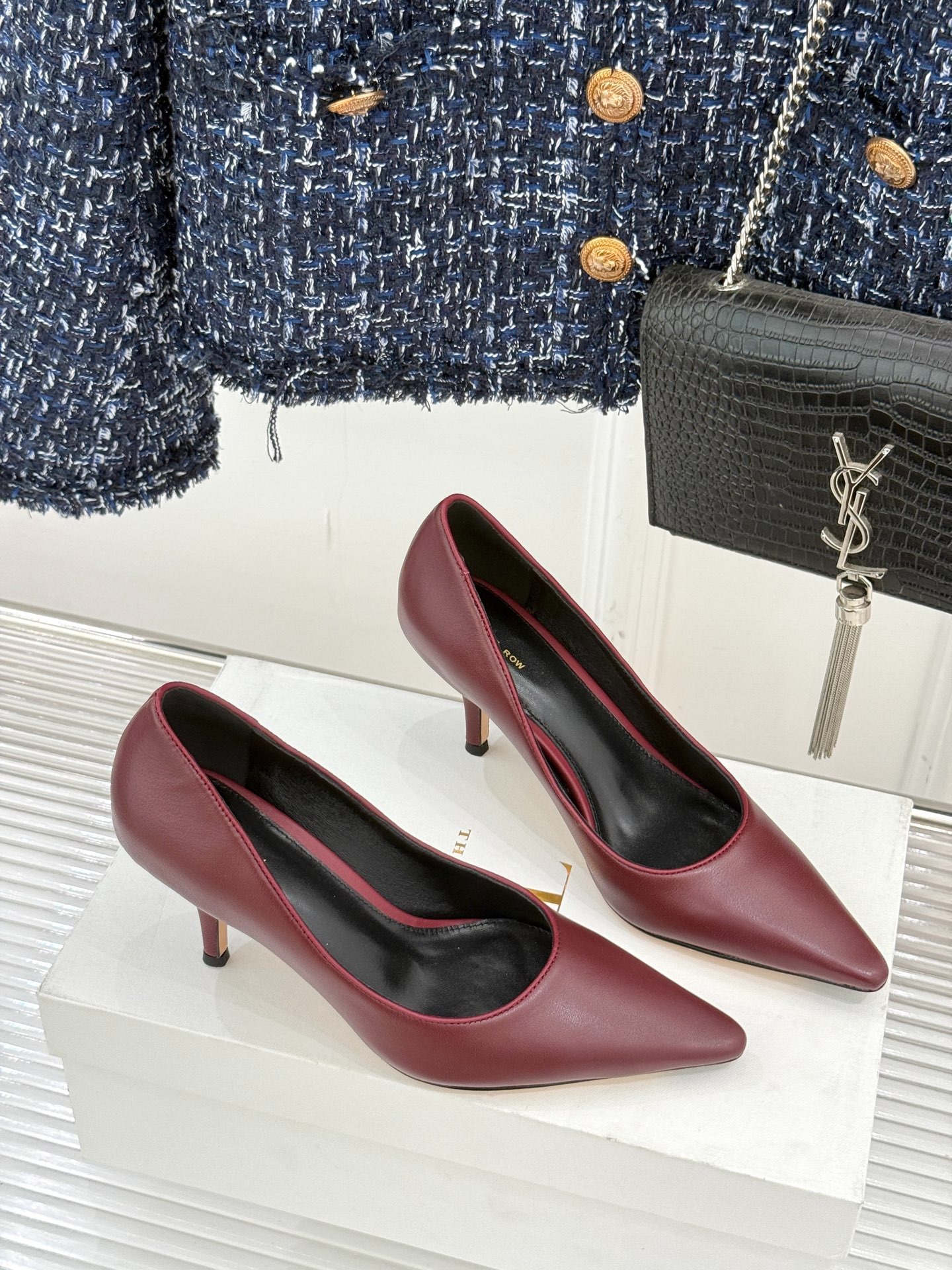 더*우 25WF 신상 스틸레토 단화 힐