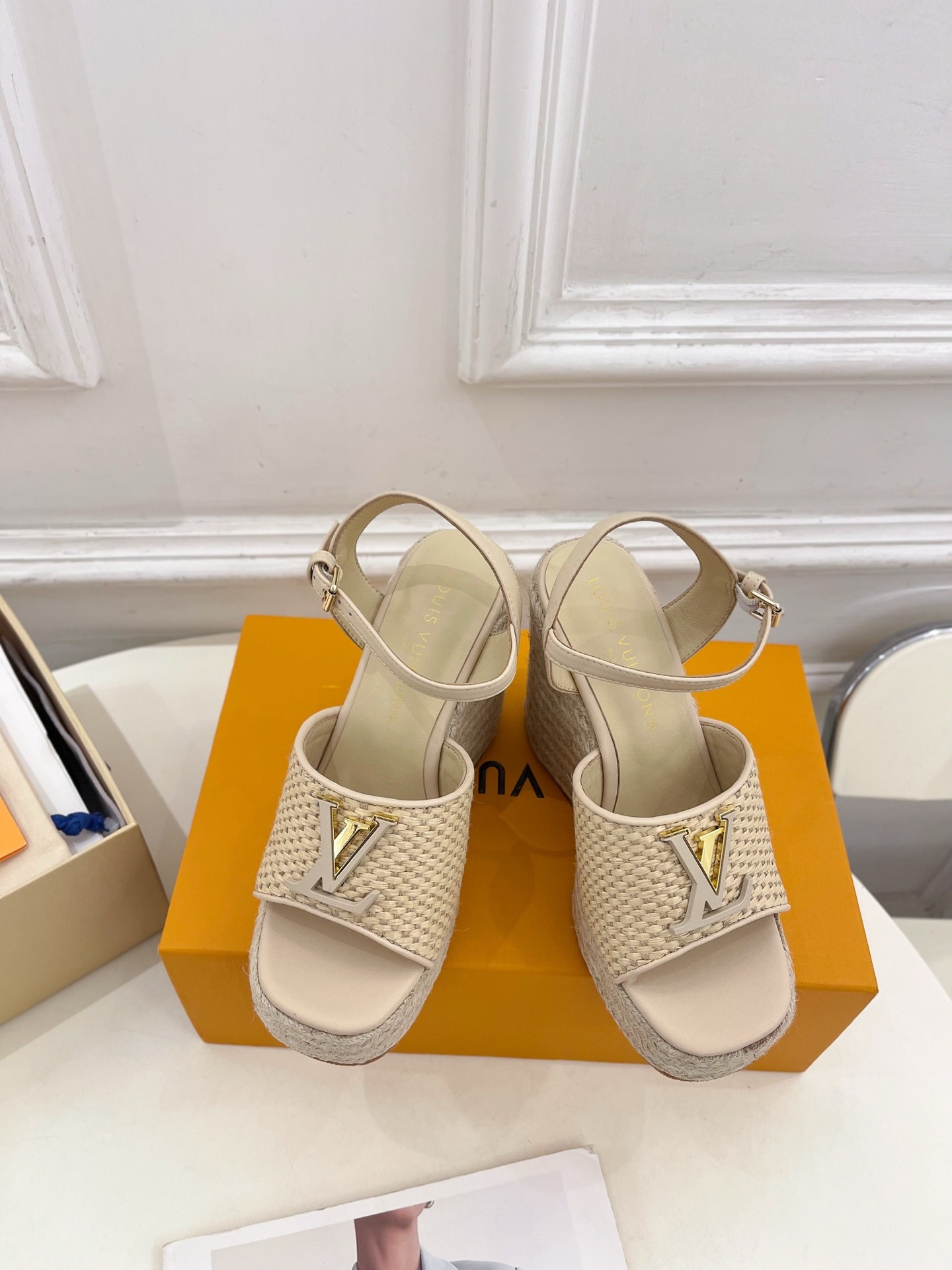 루*비통 25  신상 로프 웨지 샌들
