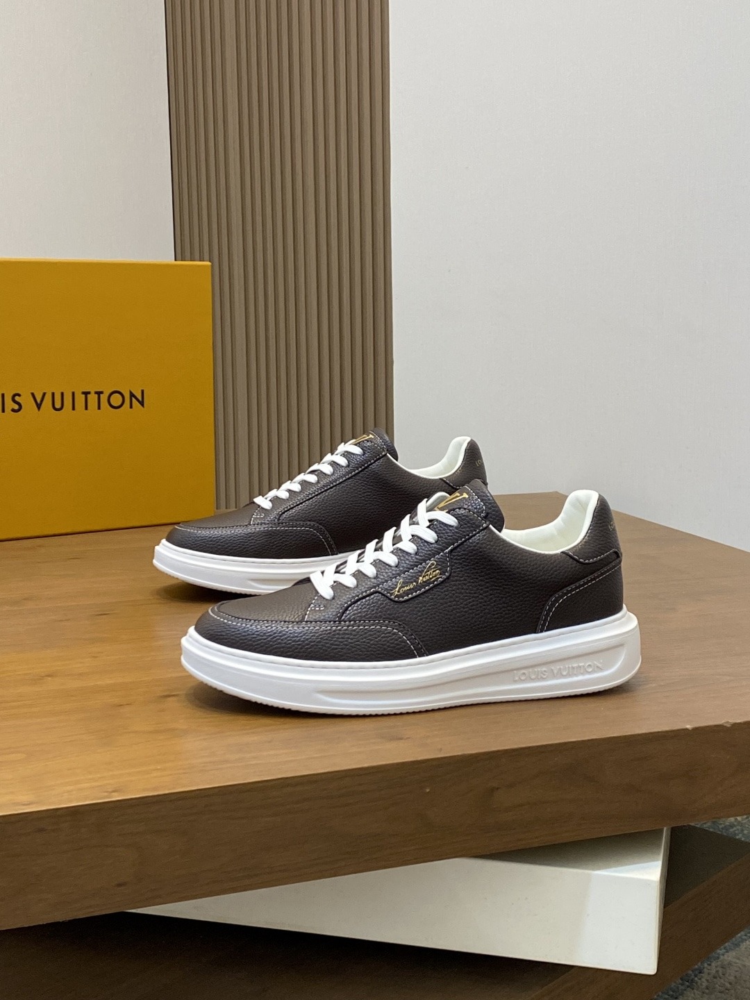 루*비통 신상 남성 스니커즈