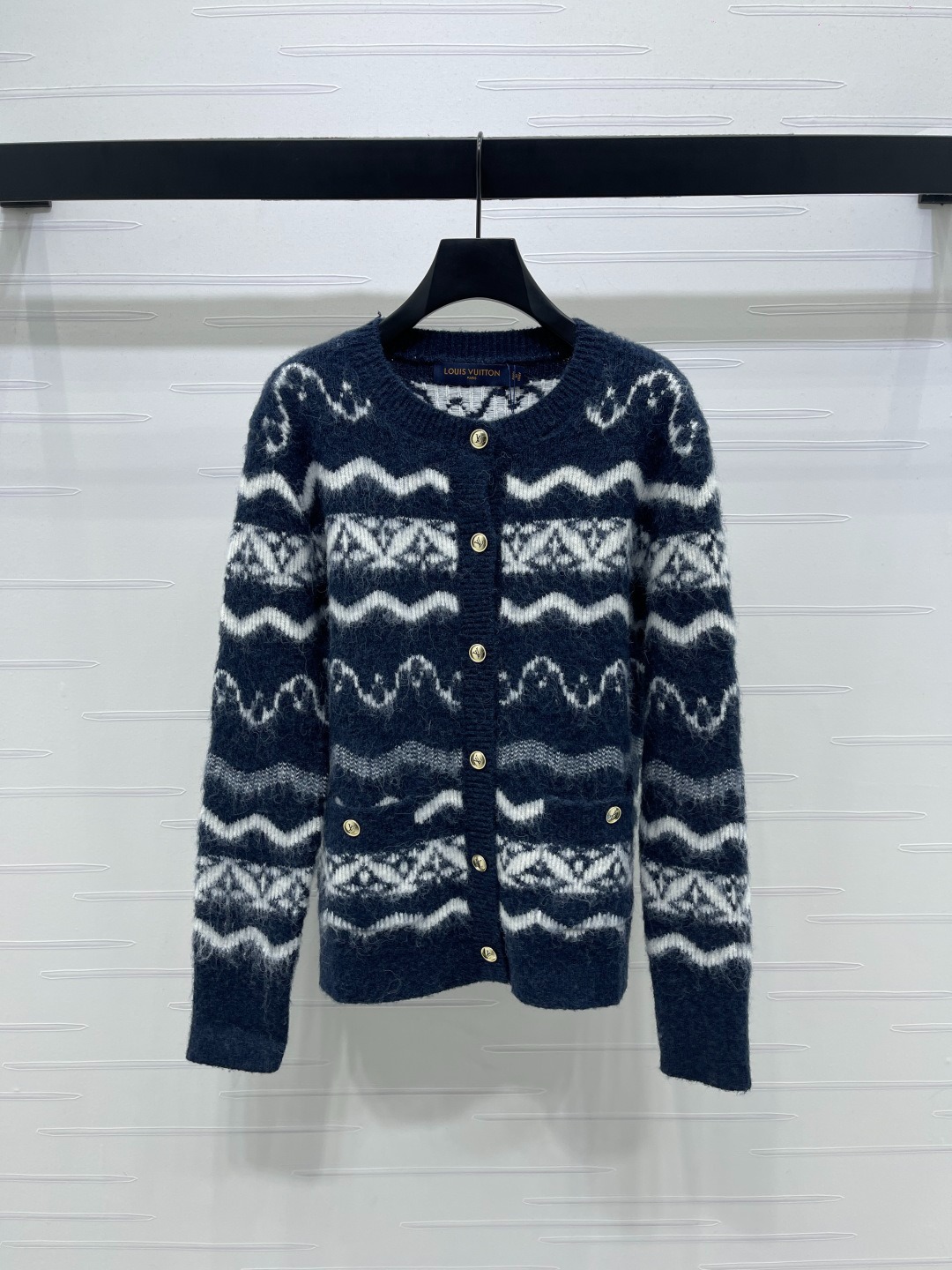 루*비통 25 신상 라운드 긴팔 카디건