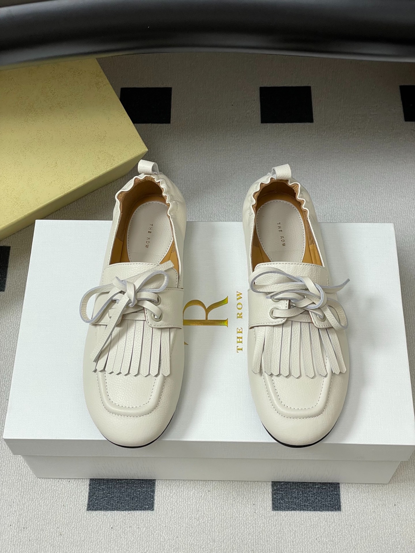 더*우 신상 태슬로퍼 플랫슈즈