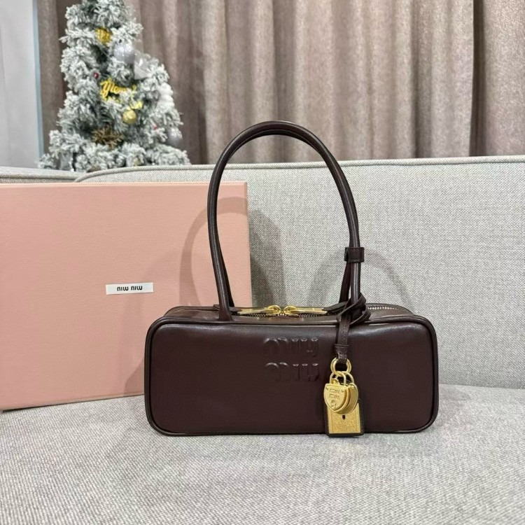 미우미우 레더 보 백