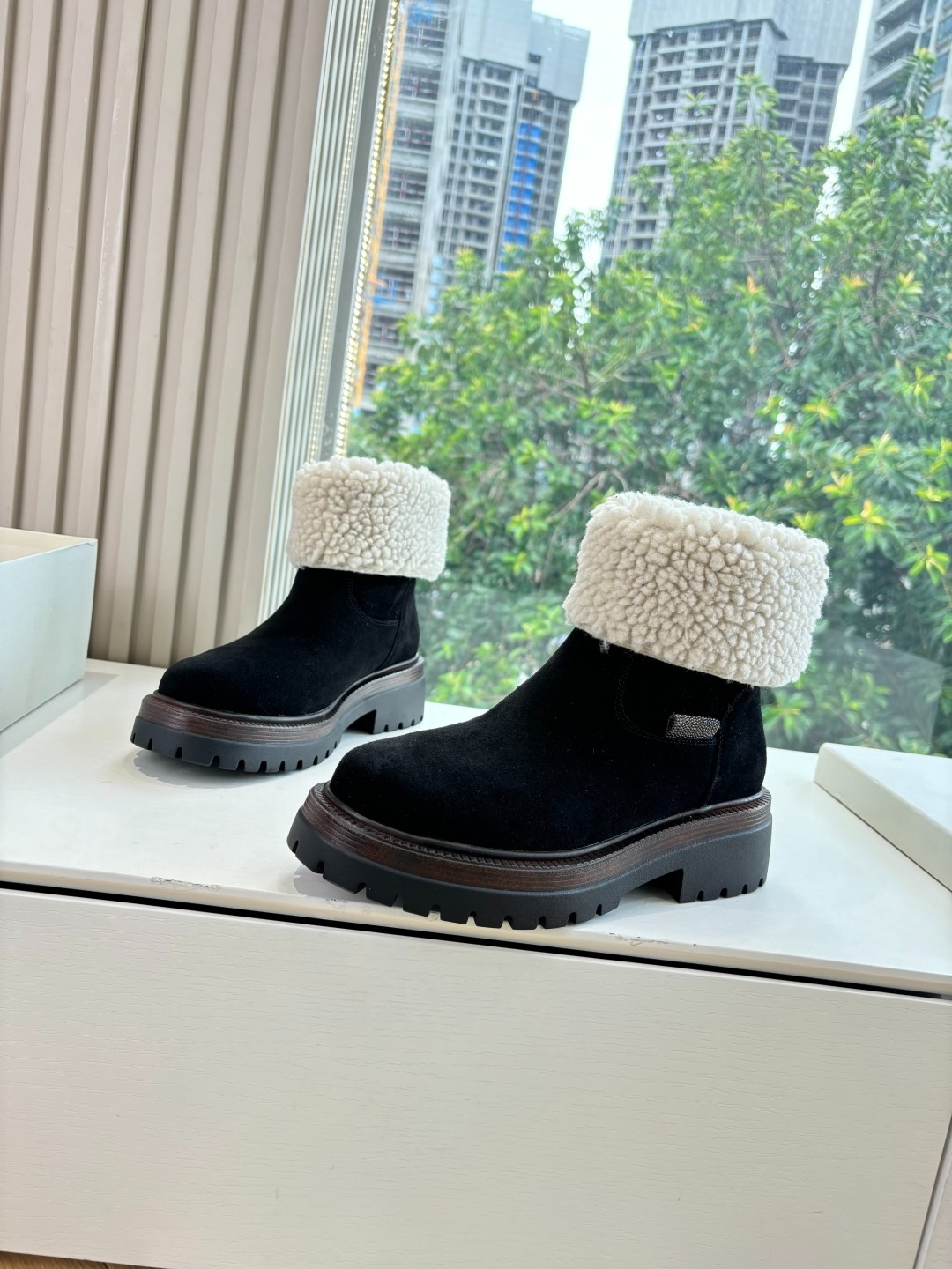 브*넬로 쿠치넬리 신상 앵클 부츠